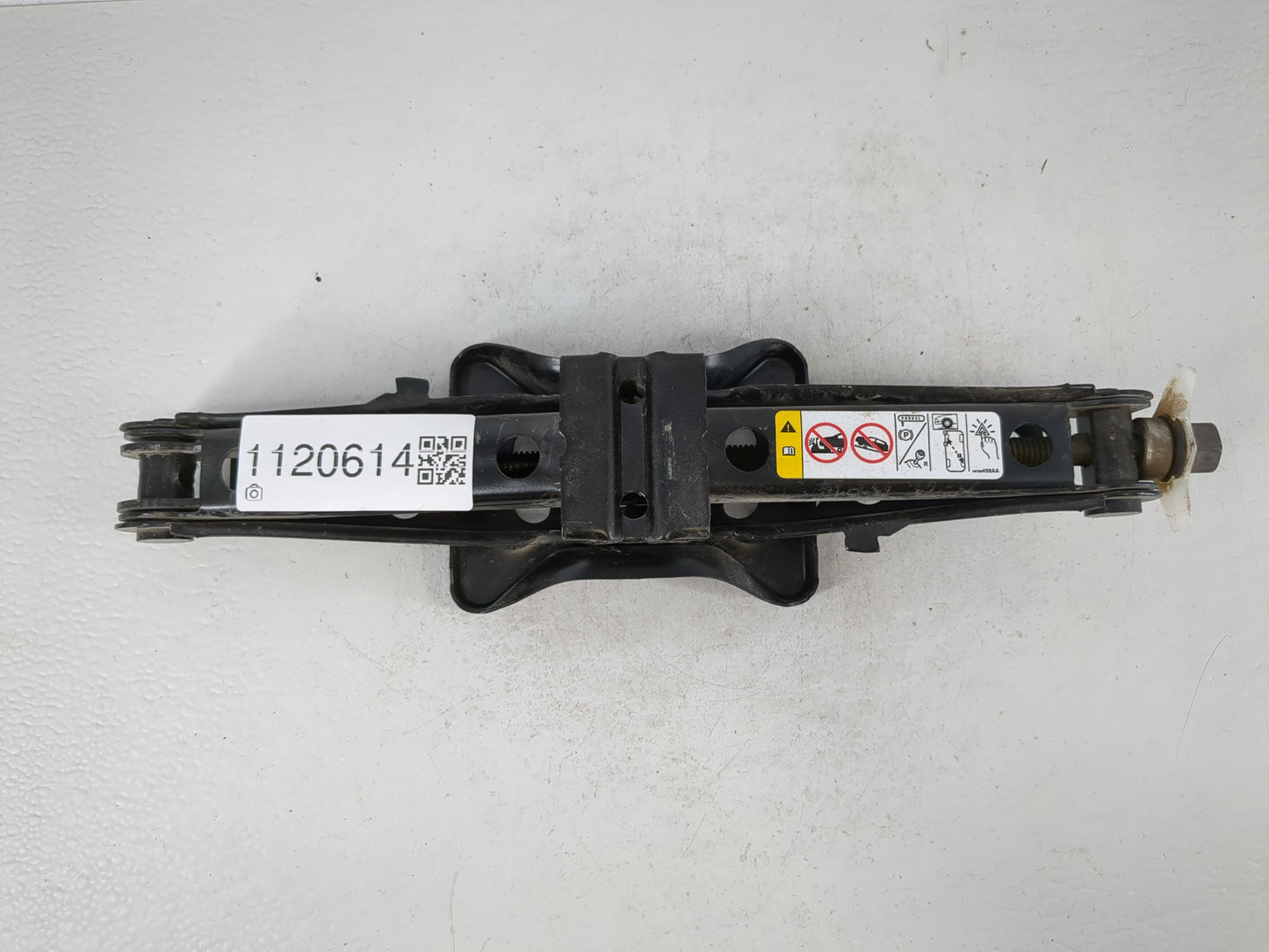 2015 Jeep Compass Spare Scissor Car Jack 1120614 - Oemusedautoparts1.com