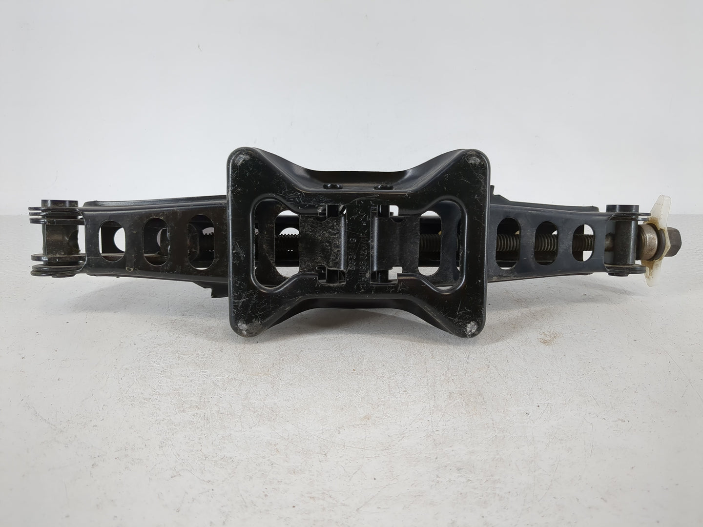 2015 Jeep Compass Spare Scissor Car Jack 1120614 - Oemusedautoparts1.com