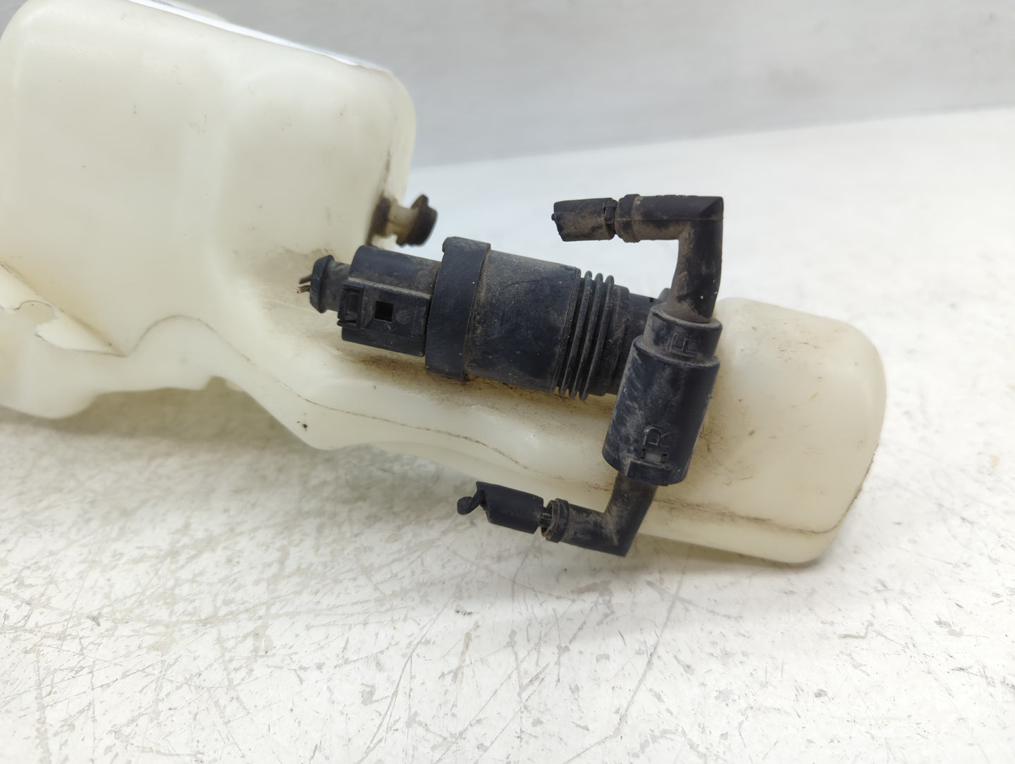 Jeep Compass Windshield Washer Fluid Reservoir Bottle Oem - Oemusedautoparts1.com