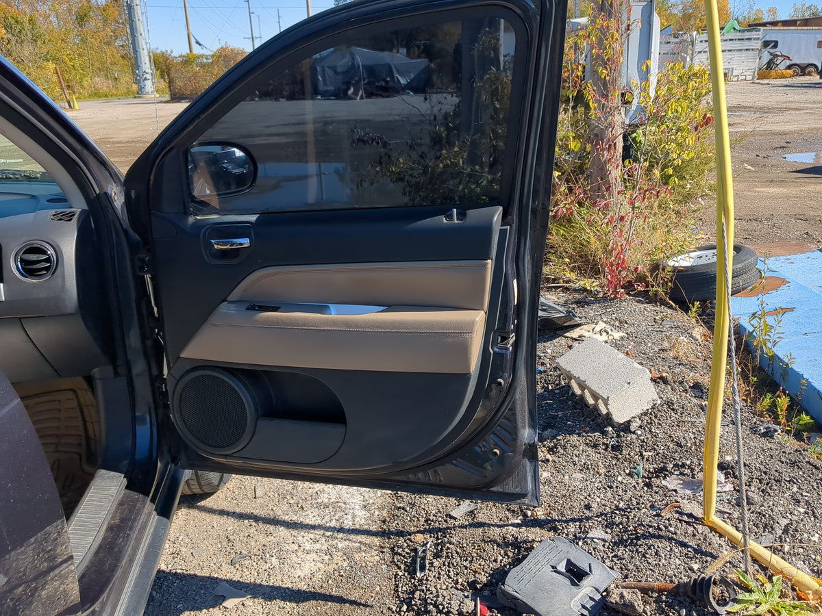 2011-2017 Jeep Compass Passenger Front Door Oem 1209075 - Oemusedautoparts1.com