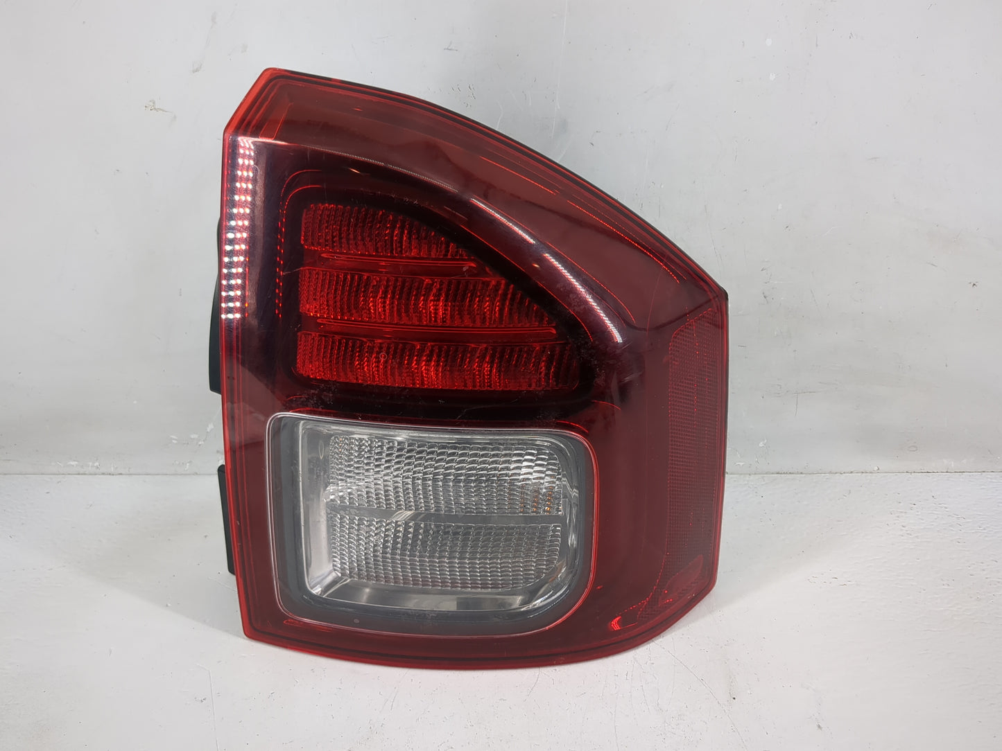 2015 Jeep Compass Tail Light Assembly Passenger Right OEM P/N:05182544 05182542 Fits OEM Used Auto Parts - Oemusedautoparts1