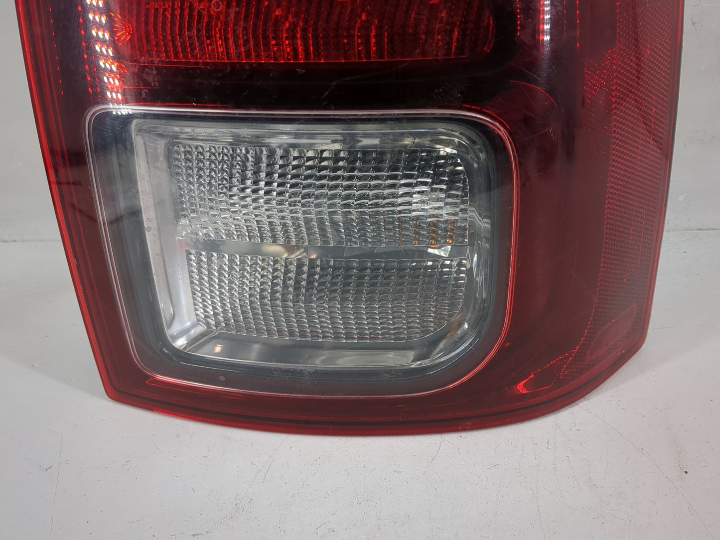 2015 Jeep Compass Tail Light Assembly Passenger Right OEM P/N:05182544 05182542 Fits OEM Used Auto Parts - Oemusedautoparts1