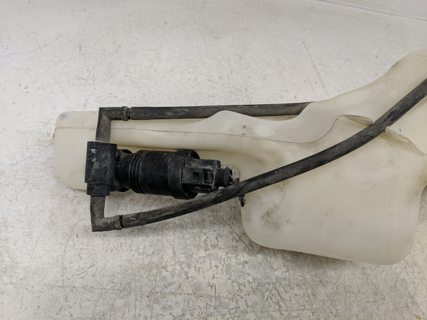 Jeep Compass Windshield Washer Fluid Reservoir Bottle Oem - Oemusedautoparts1.com