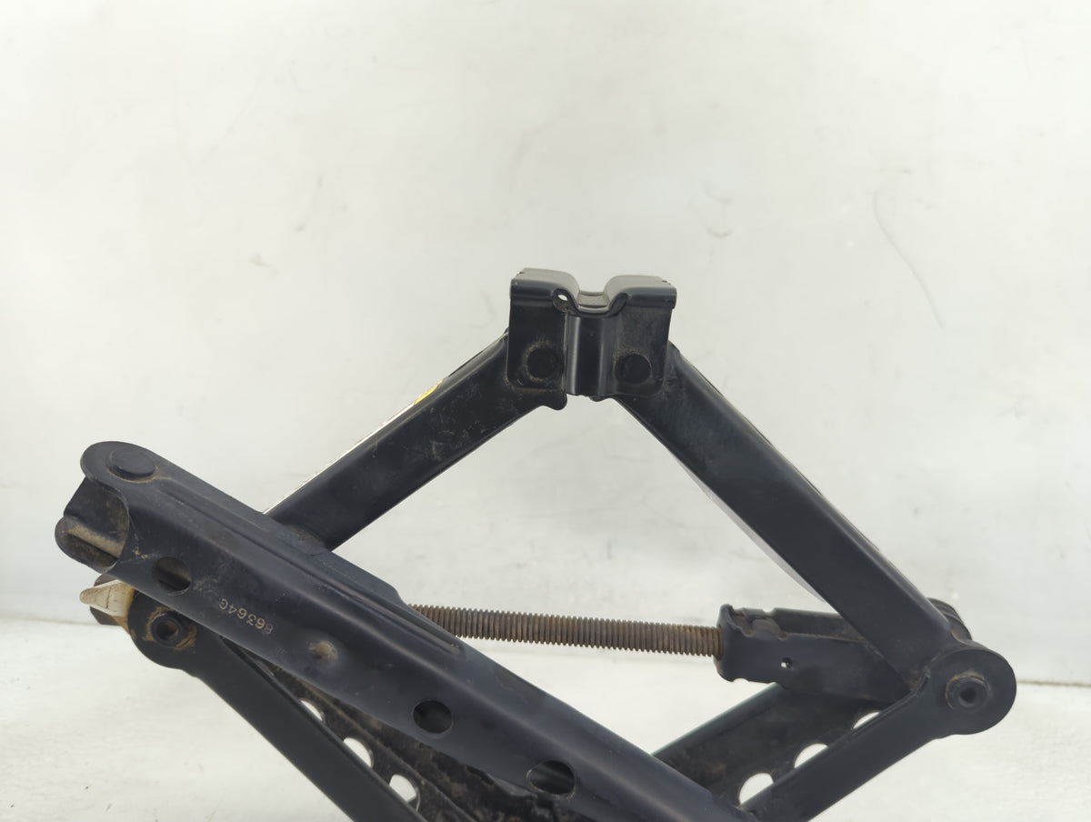 2015 Jeep Compass Spare Scissor Car Jack 1390167 - Oemusedautoparts1.com