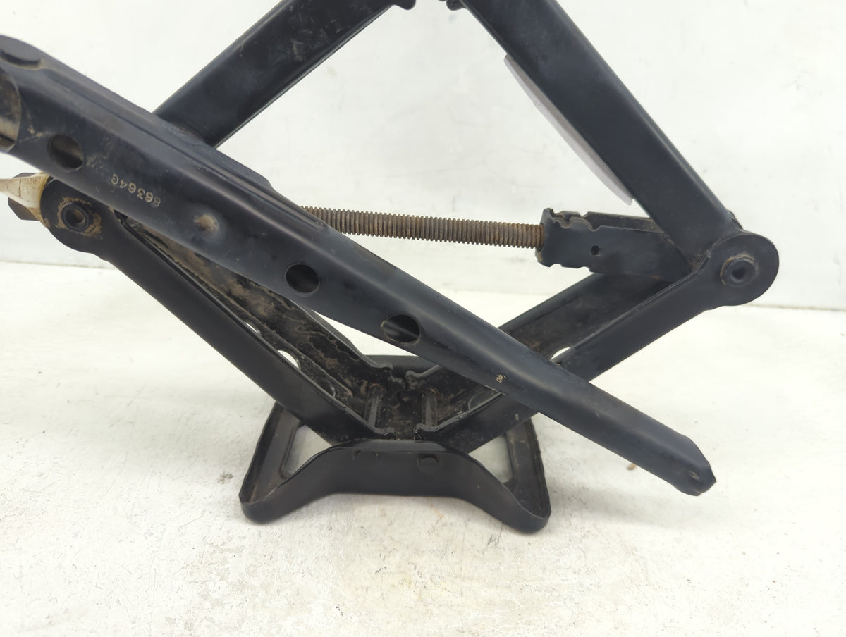 2015 Jeep Compass Spare Scissor Car Jack 1390167 - Oemusedautoparts1.com
