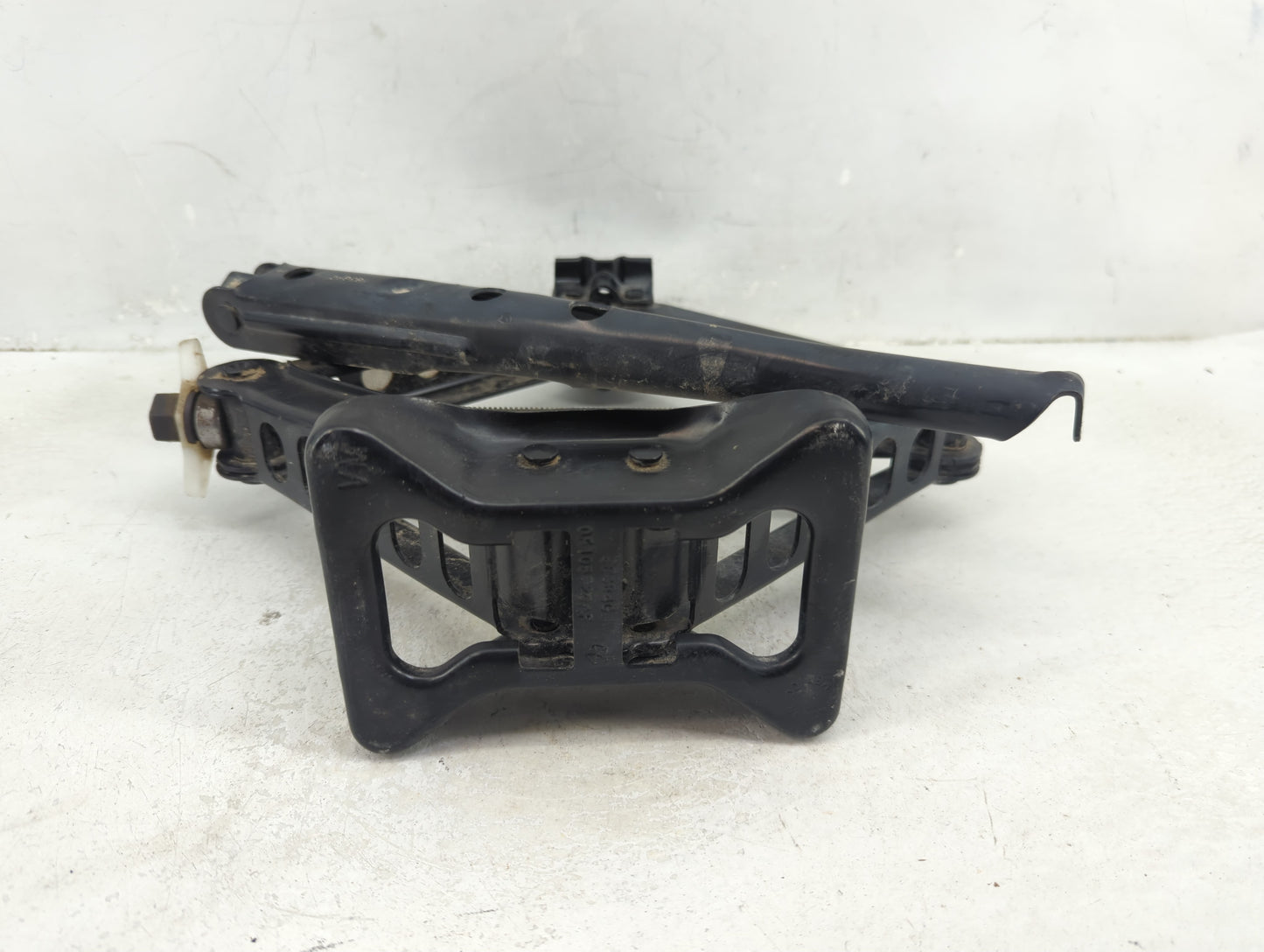 2015 Jeep Compass Spare Scissor Car Jack - Oemusedautoparts1.com
