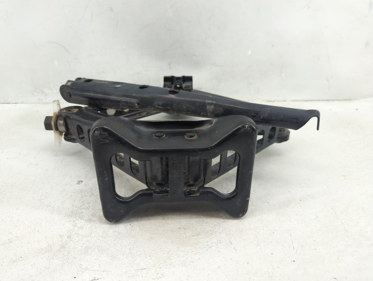 2015 Jeep Compass Spare Scissor Car Jack 1390167 - Oemusedautoparts1.com