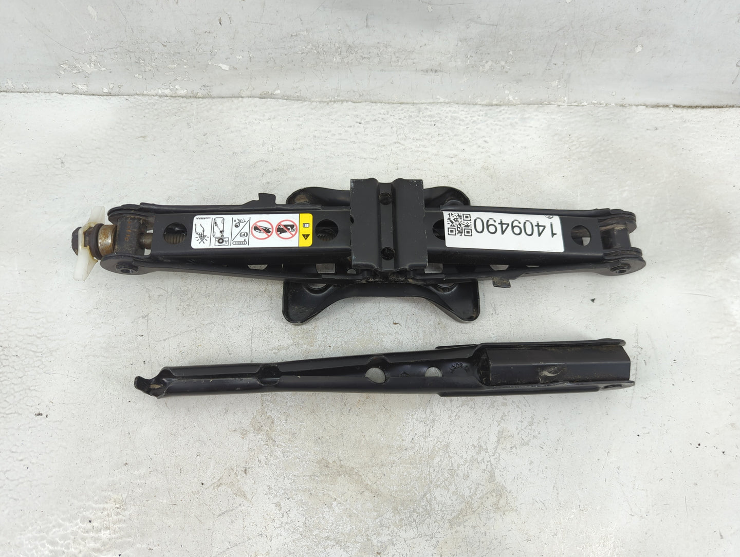 2015 Jeep Compass Spare Scissor Car Jack 1409490 - Oemusedautoparts1.com