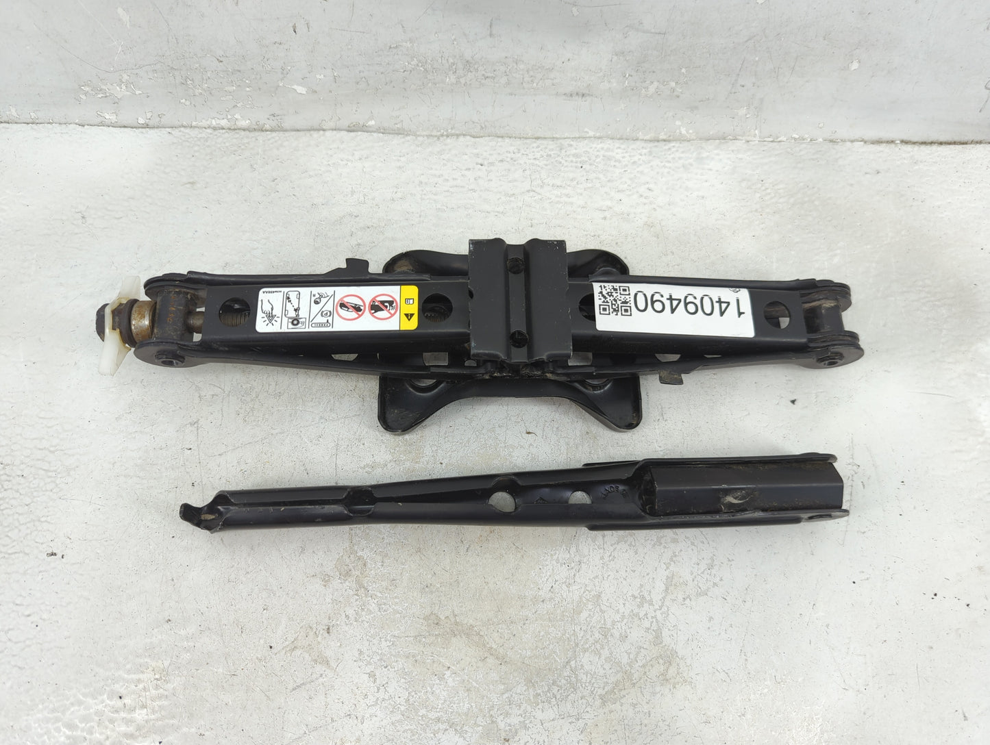 2015 Jeep Compass Spare Scissor Car Jack 1409490 - Oemusedautoparts1.com