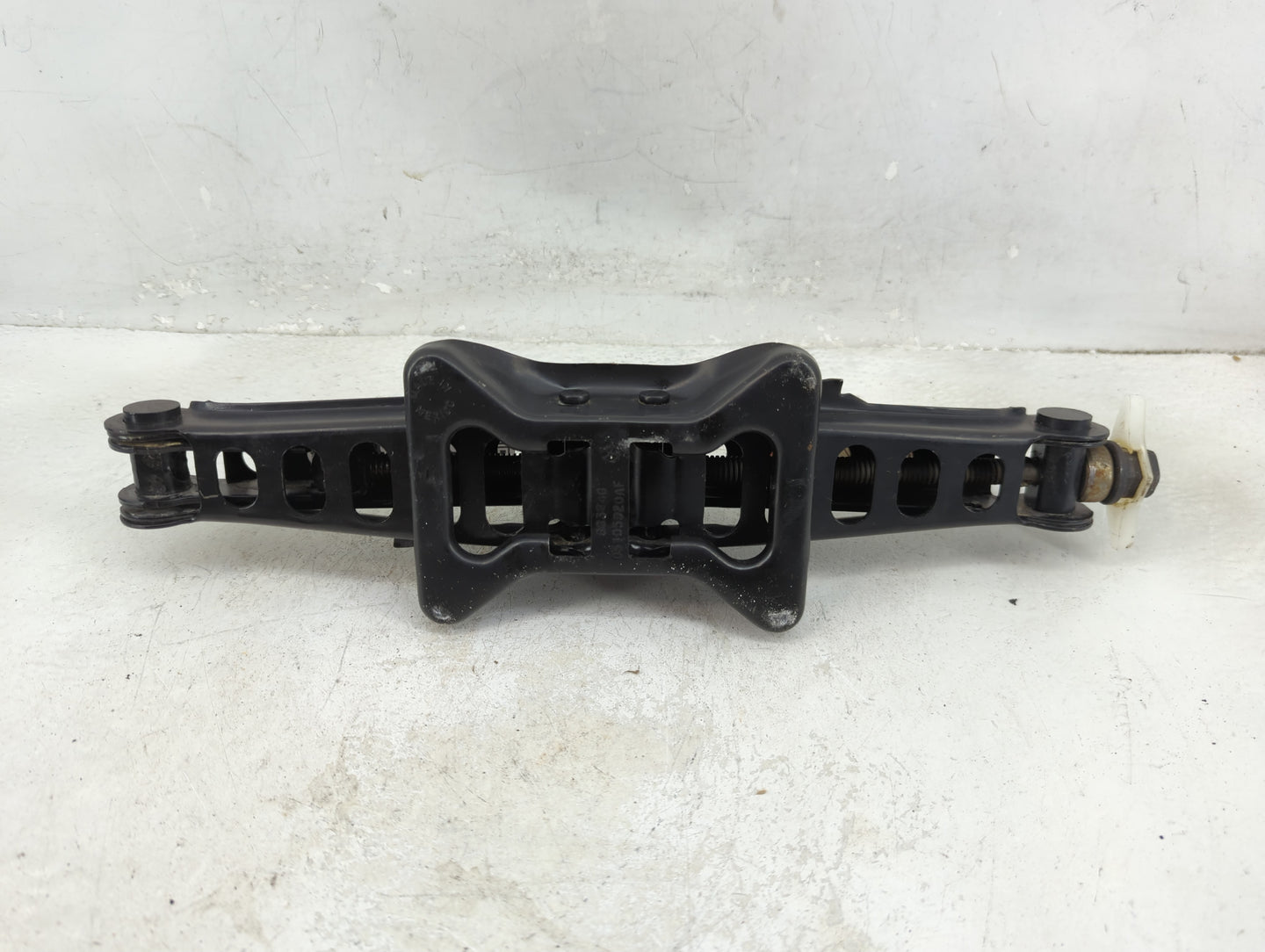 2015 Jeep Compass Spare Scissor Car Jack 1409490 - Oemusedautoparts1.com