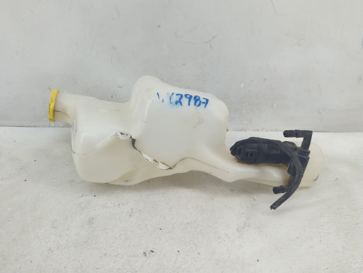 Jeep Compass Windshield Washer Fluid Reservoir Bottle Oem - Oemusedautoparts1.com