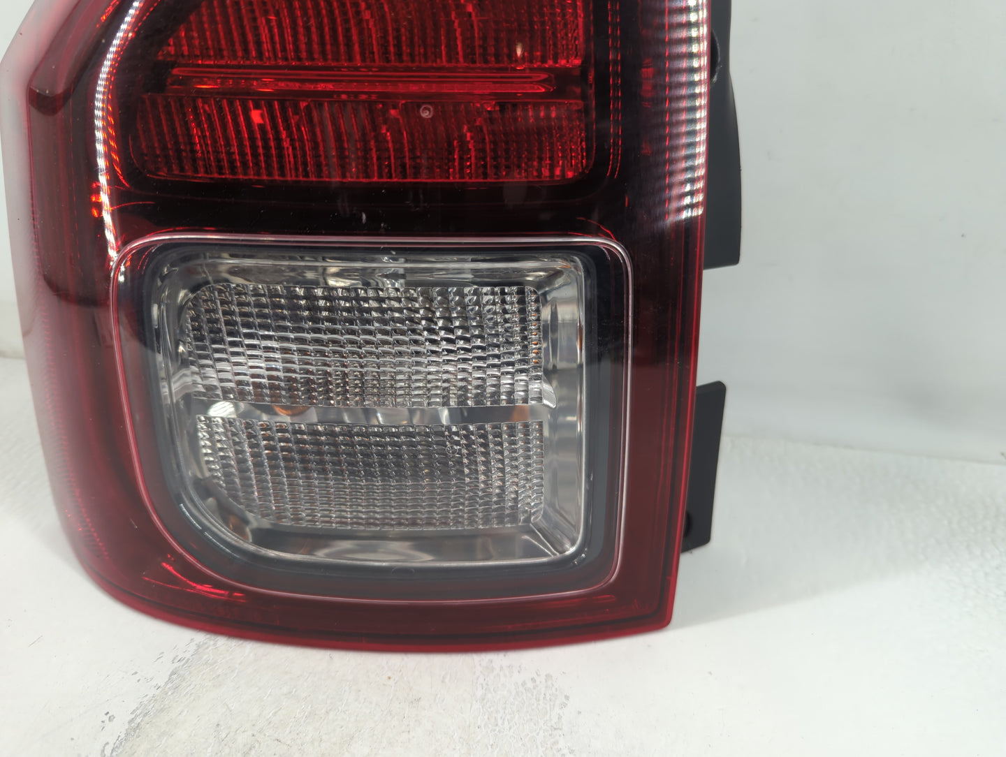 2015 Jeep Compass Tail Light Assembly Driver Left OEM P/N:112514 05272909AA Fits OEM Used Auto Parts - Oemusedautoparts1.com