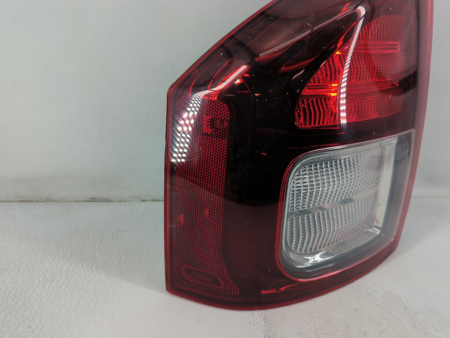 2015 Jeep Compass Tail Light Assembly Driver Left OEM P/N:112514 05272909AA Fits OEM Used Auto Parts - Oemusedautoparts1.com