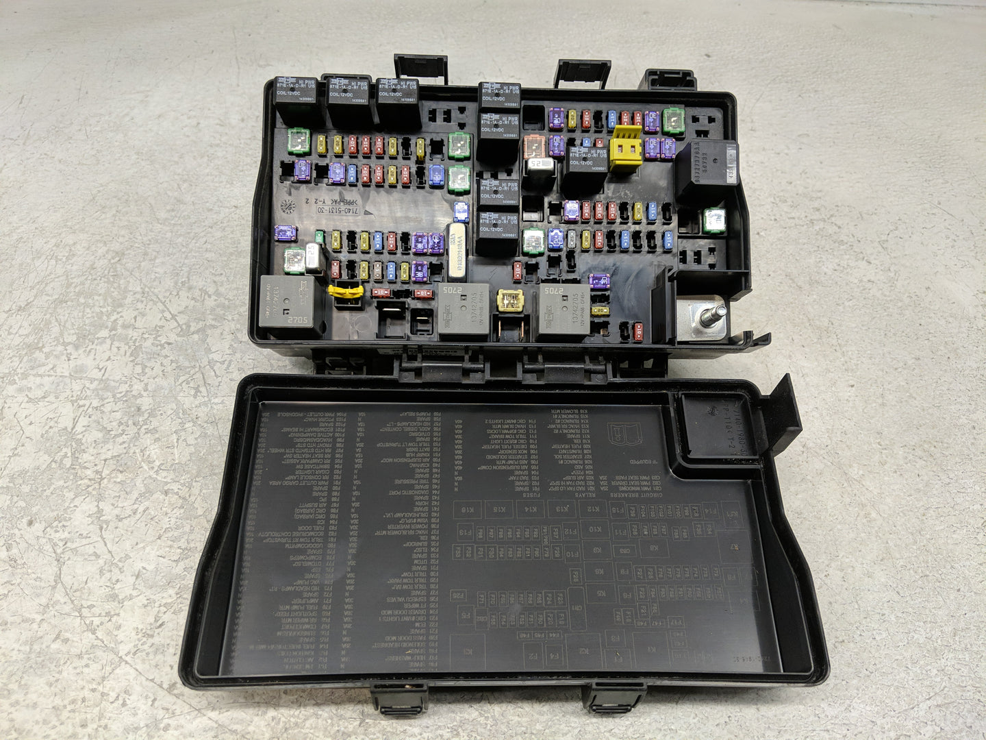 2015 Jeep Grand Cherokee Fusebox Fuse Box Panel Relay Module P/N:7140-1980-30 Fits OEM Used Auto Parts - Oemusedautoparts1.c
