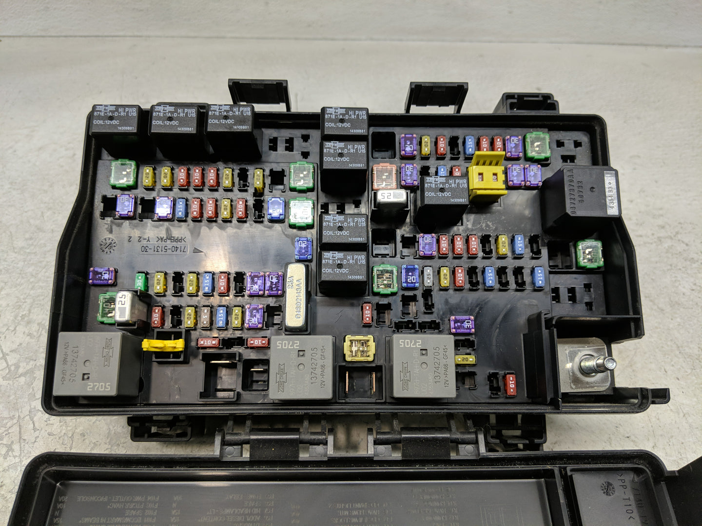 2015 Jeep Grand Cherokee Fusebox Fuse Box Panel Relay Module P/N:7140-1980-30 Fits OEM Used Auto Parts - Oemusedautoparts1.c