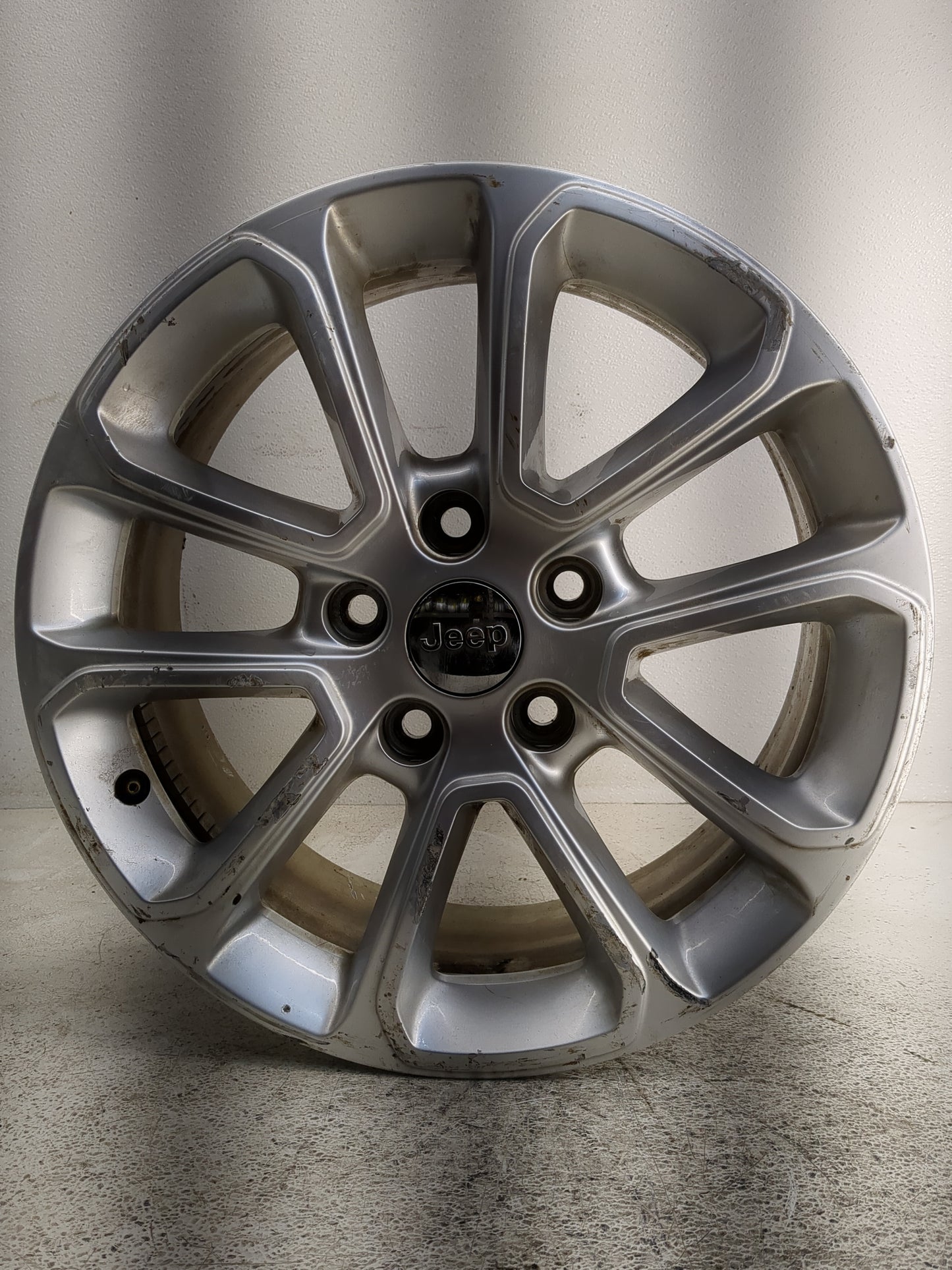 2014-2016 Jeep Grand Cherokee Oem Wheel Rim - Oemusedautoparts1.com
