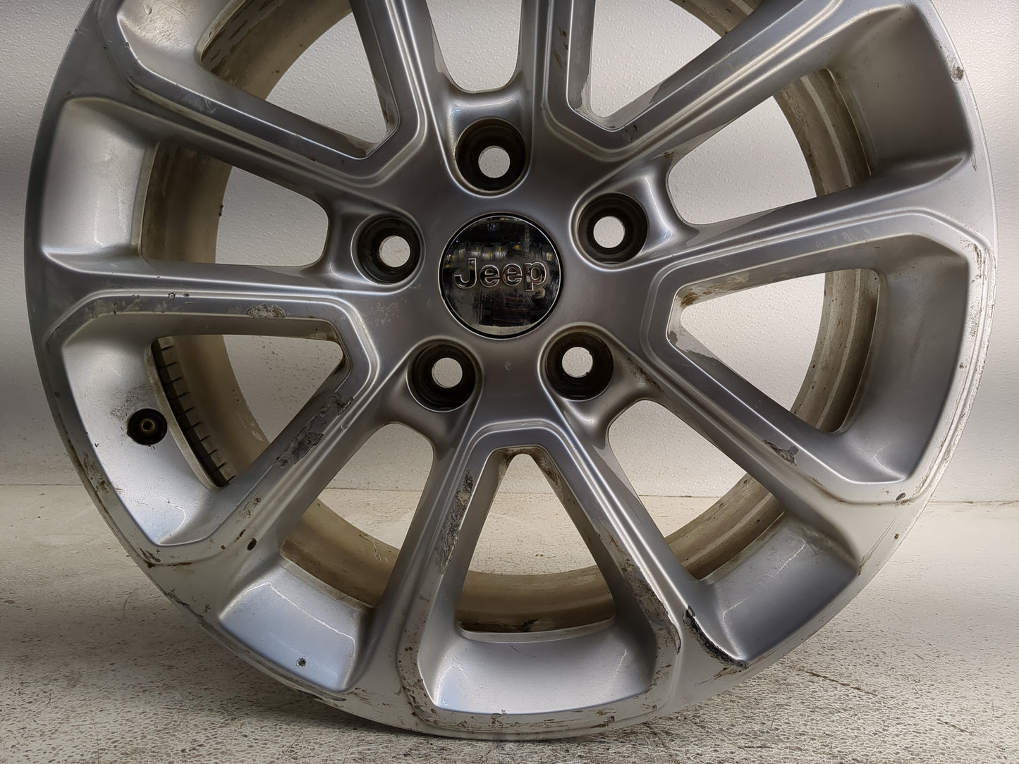 2014-2016 Jeep Grand Cherokee Oem Wheel Rim - Oemusedautoparts1.com
