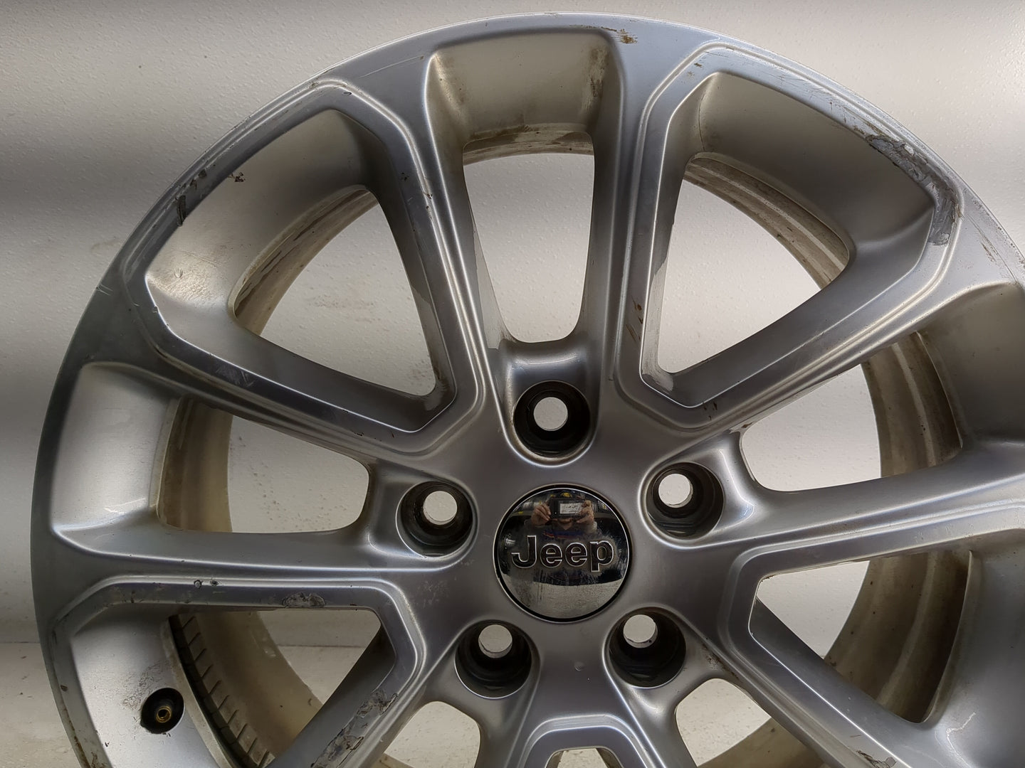 2014-2016 Jeep Grand Cherokee Oem Wheel Rim - Oemusedautoparts1.com