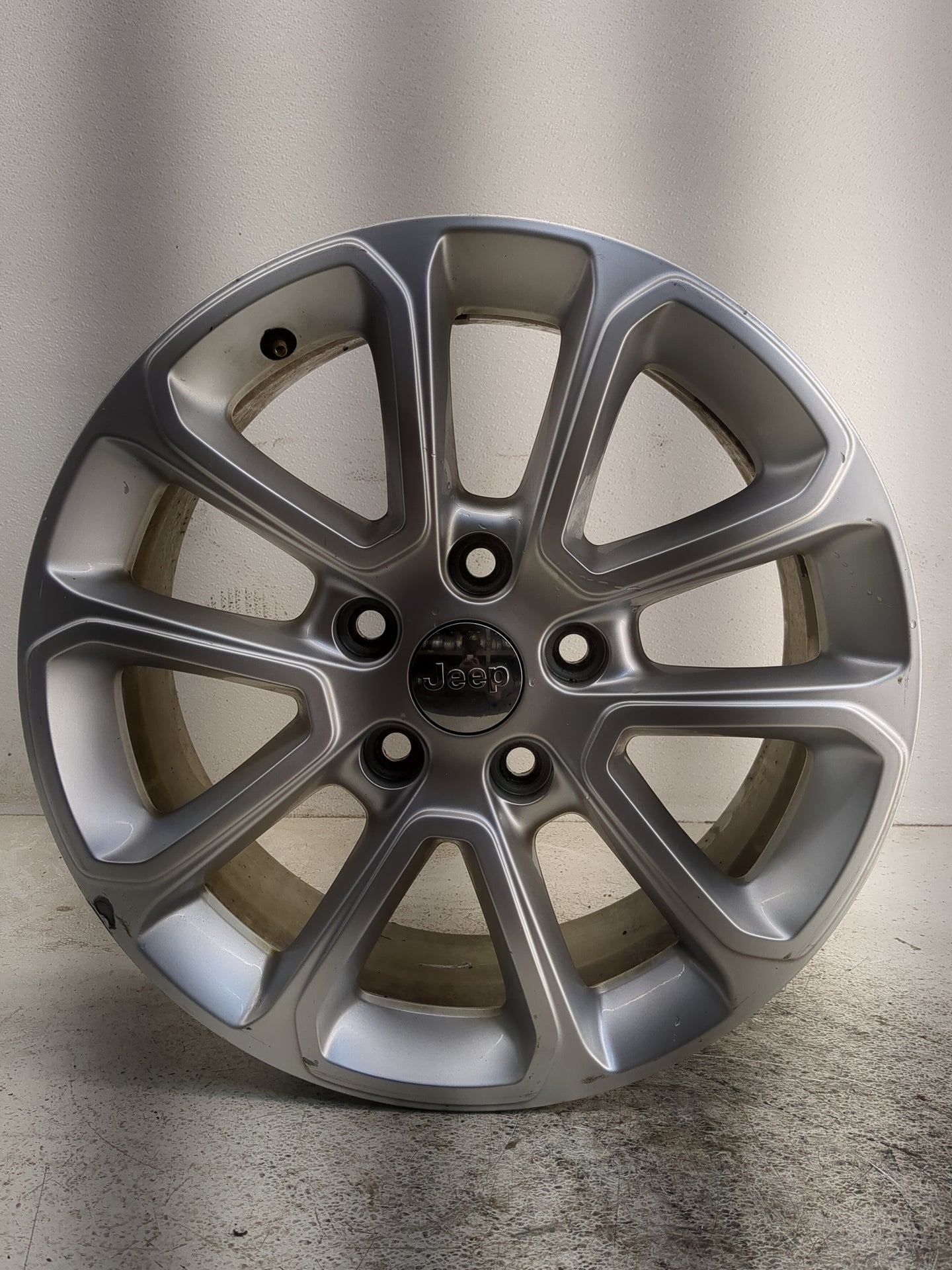 2014-2016 Jeep Grand Cherokee Oem Wheel Rim - Oemusedautoparts1.com