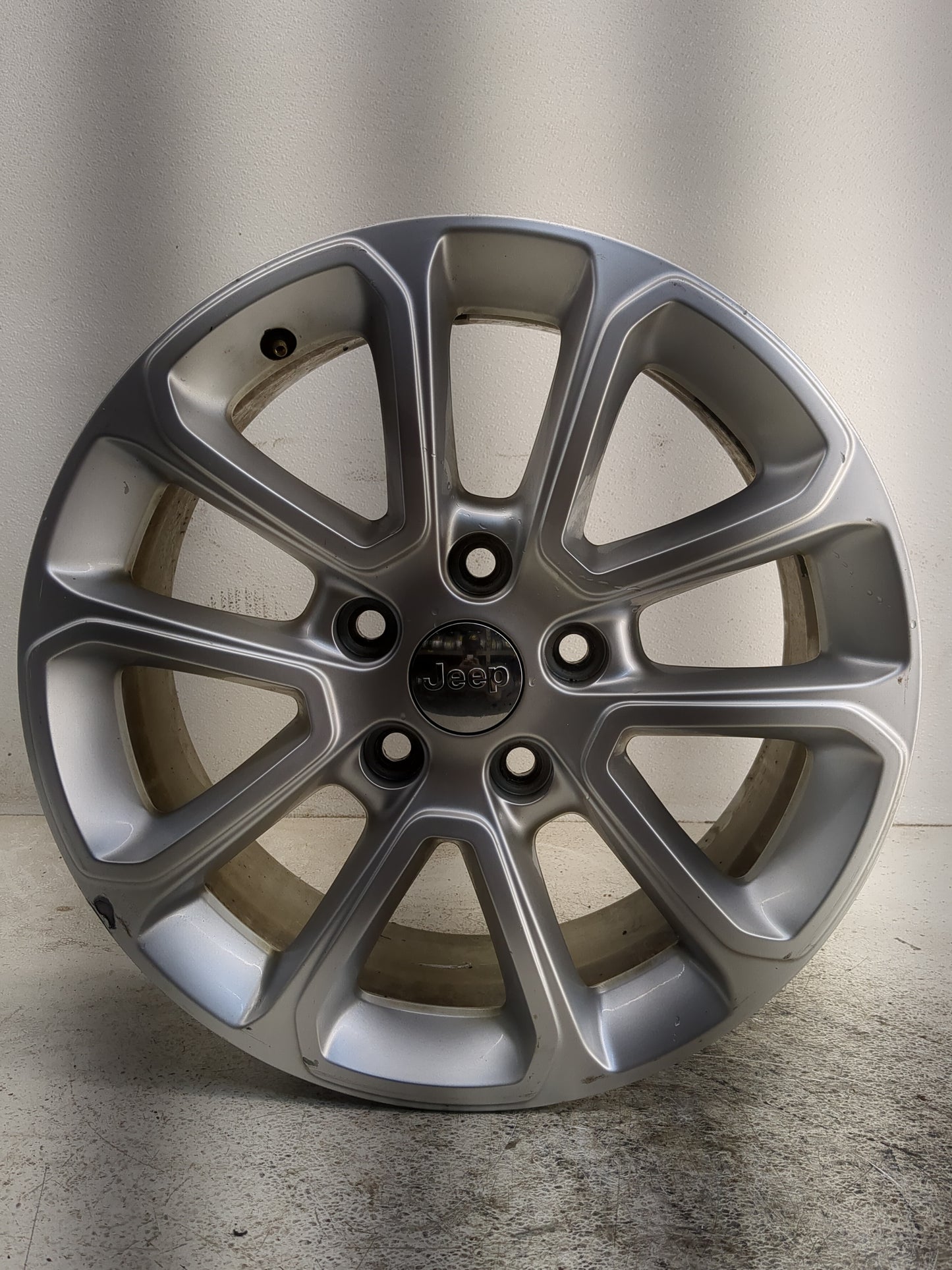2014-2016 Jeep Grand Cherokee Oem Wheel Rim - Oemusedautoparts1.com