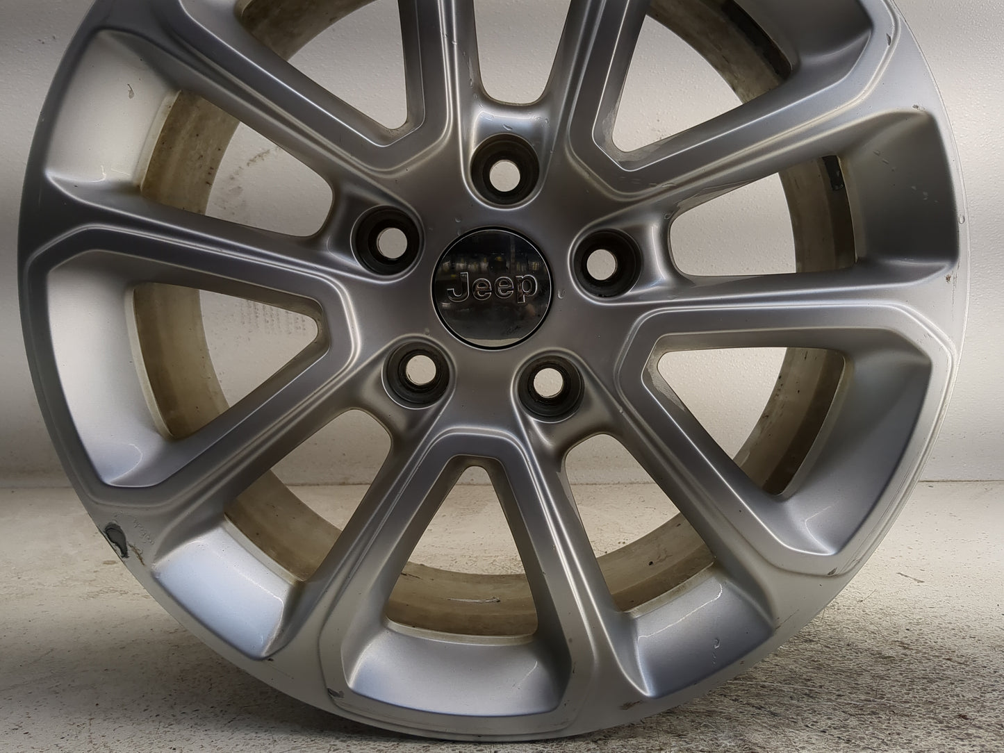 2014-2016 Jeep Grand Cherokee Oem Wheel Rim - Oemusedautoparts1.com