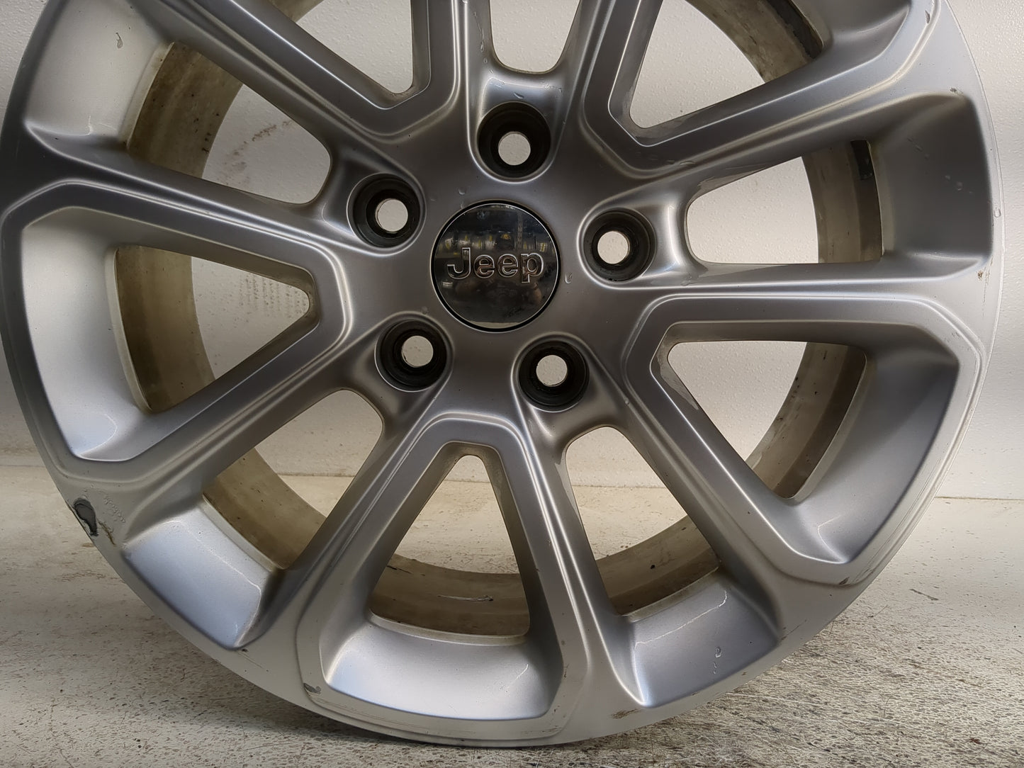 2014-2016 Jeep Grand Cherokee Oem Wheel Rim - Oemusedautoparts1.com