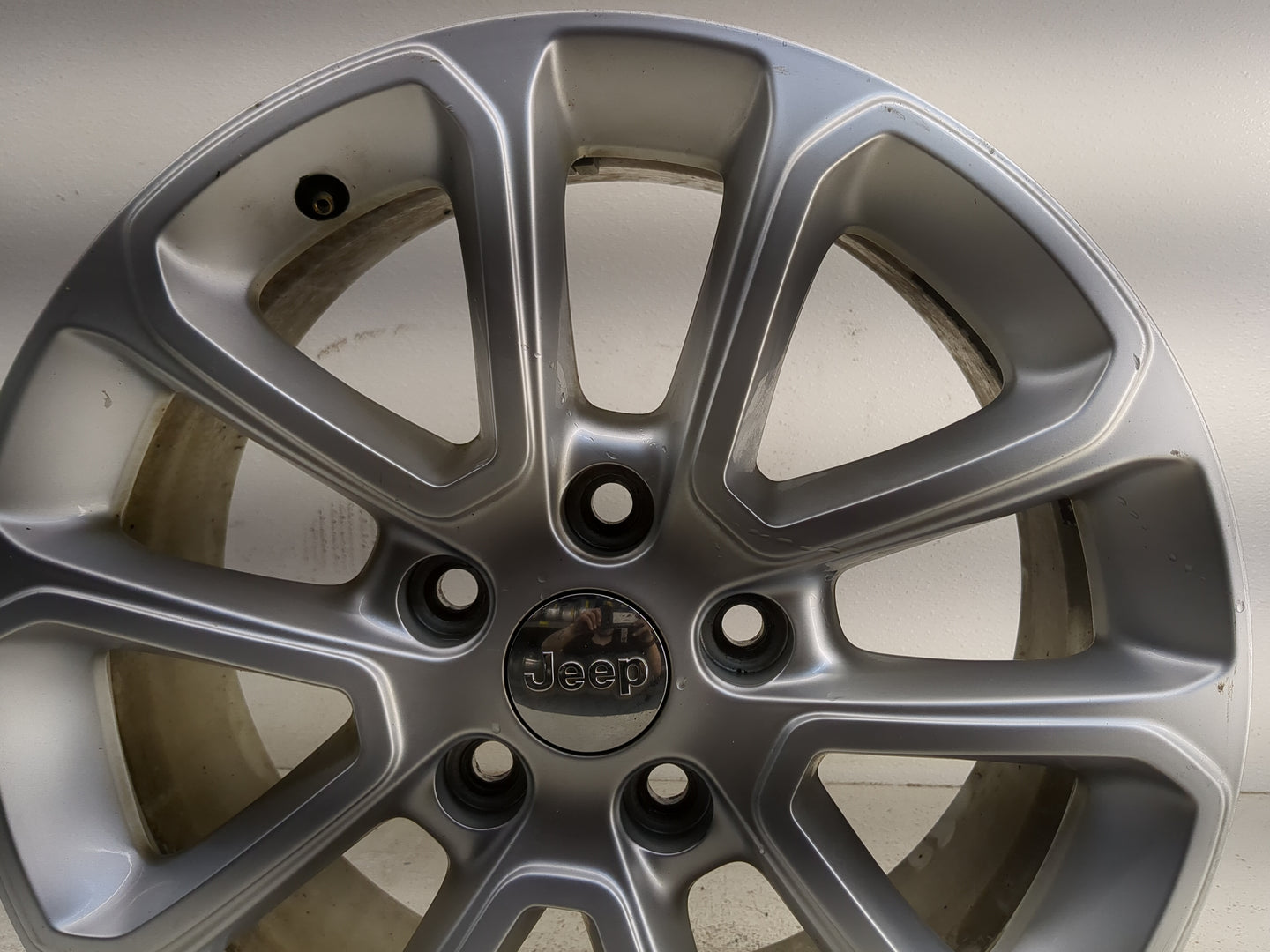 2014-2016 Jeep Grand Cherokee Oem Wheel Rim - Oemusedautoparts1.com