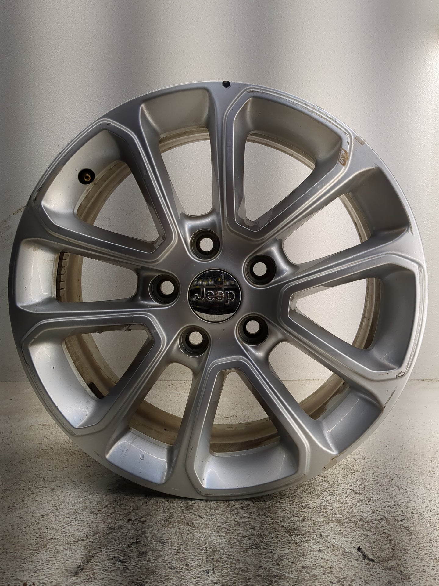 2014-2016 Jeep Grand Cherokee Oem Wheel Rim - Oemusedautoparts1.com