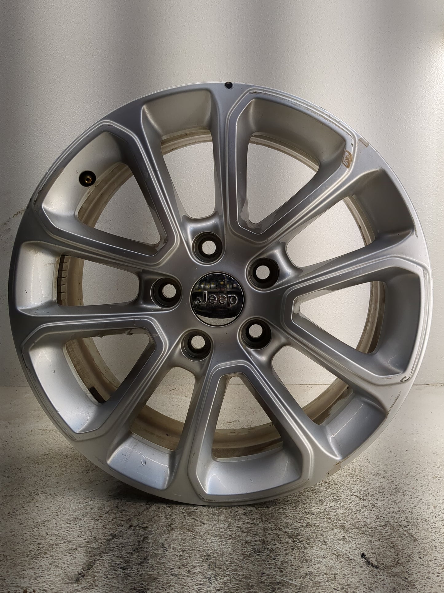 2014-2016 Jeep Grand Cherokee Oem Wheel Rim - Oemusedautoparts1.com