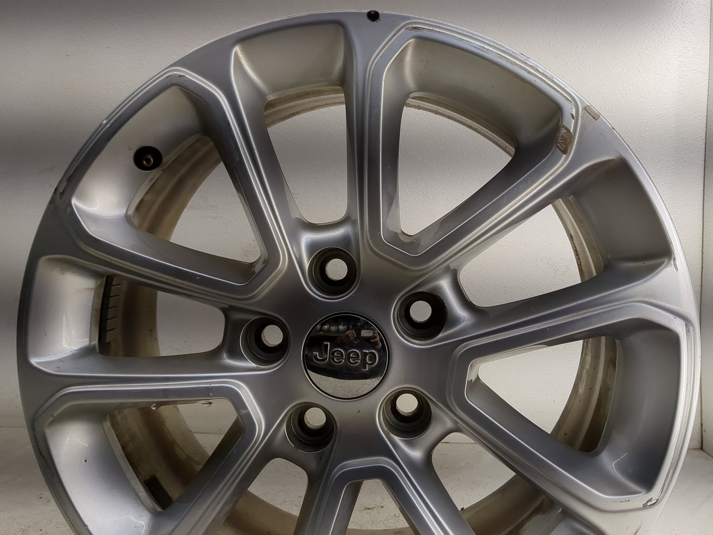 2014-2016 Jeep Grand Cherokee Oem Wheel Rim - Oemusedautoparts1.com