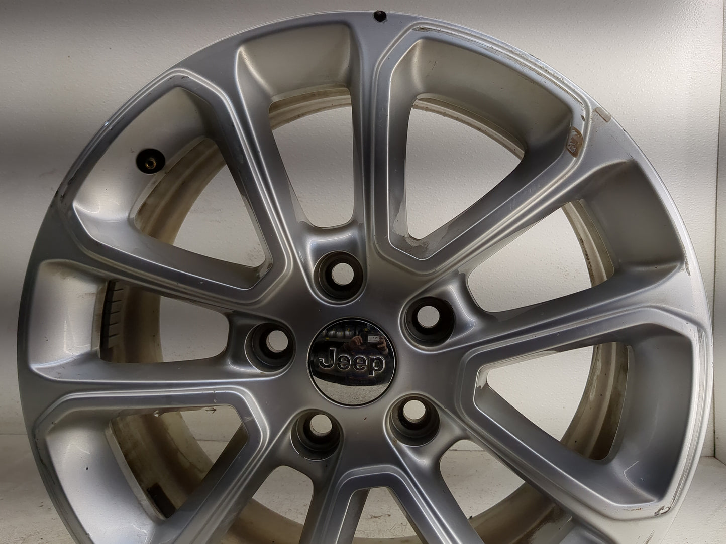 2014-2016 Jeep Grand Cherokee Oem Wheel Rim - Oemusedautoparts1.com