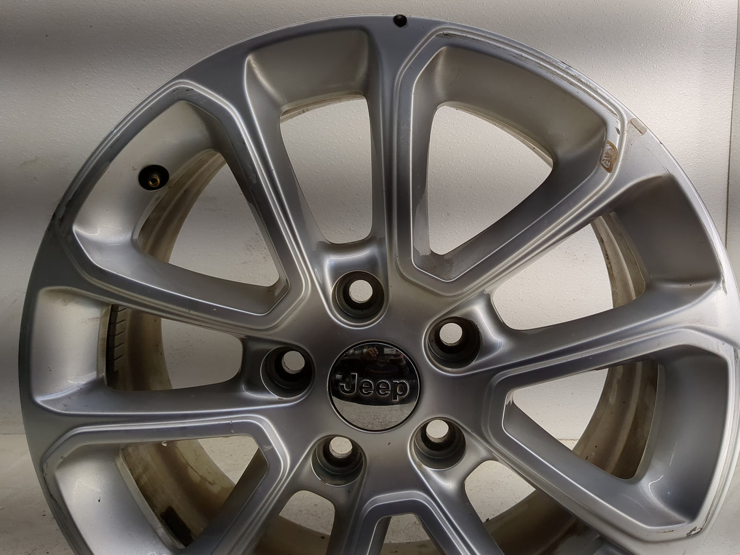 2014-2016 Jeep Grand Cherokee Oem Wheel Rim - Oemusedautoparts1.com