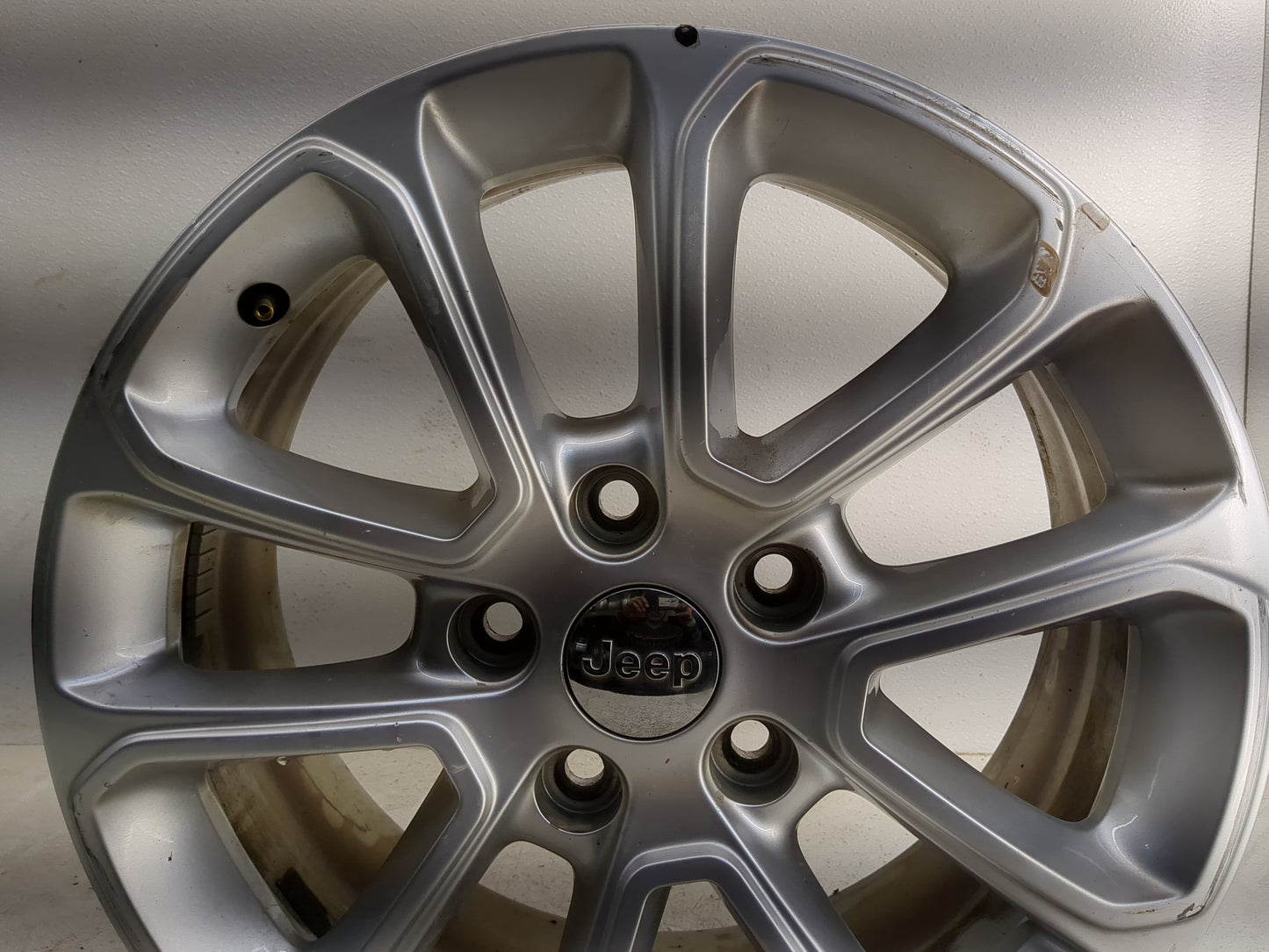 2014-2016 Jeep Grand Cherokee Oem Wheel Rim - Oemusedautoparts1.com