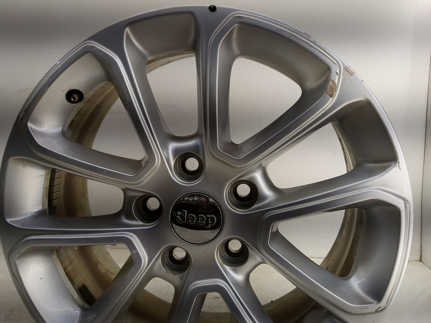 2014-2016 Jeep Grand Cherokee Oem Wheel Rim - Oemusedautoparts1.com