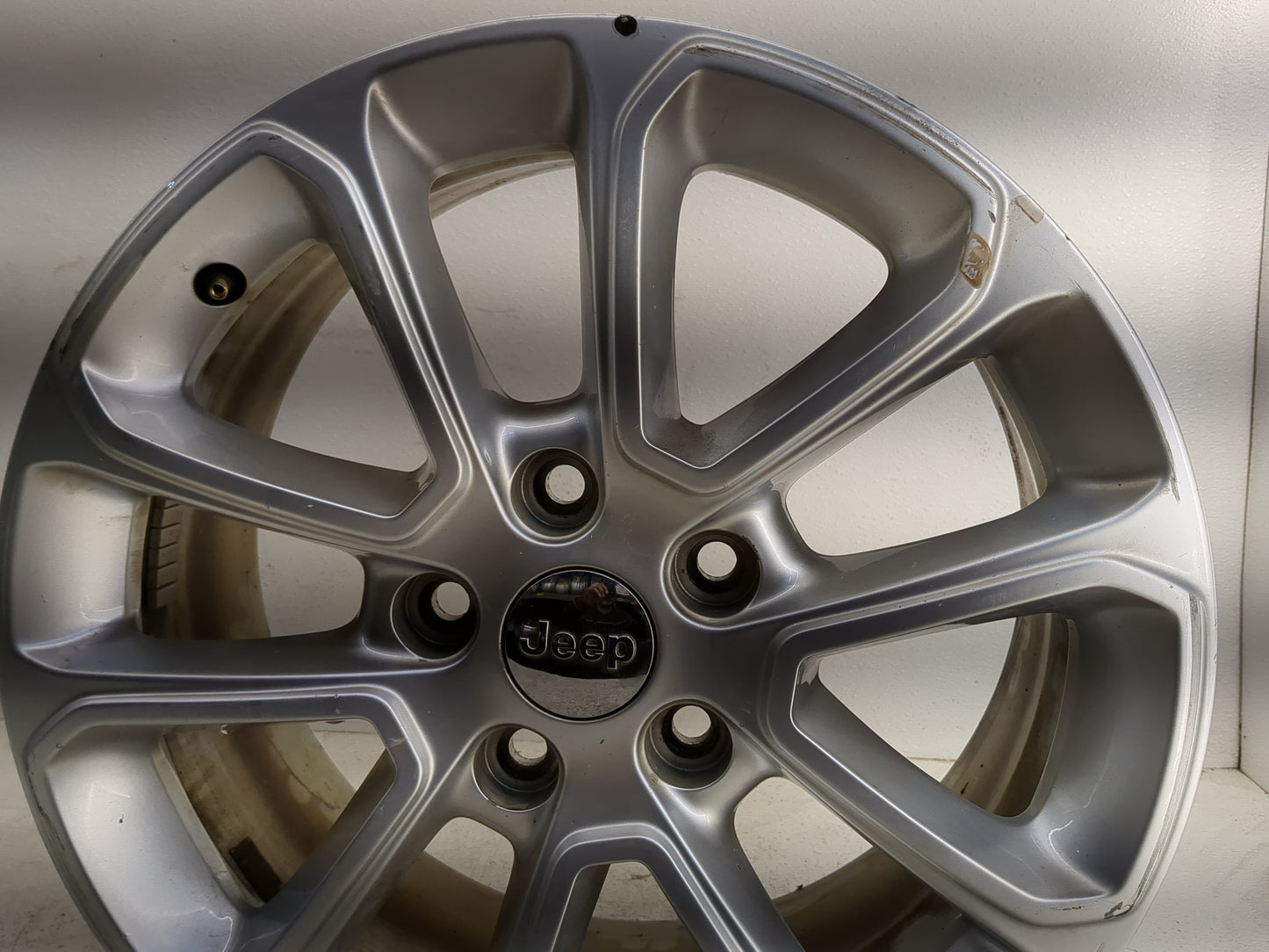 2014-2016 Jeep Grand Cherokee Oem Wheel Rim - Oemusedautoparts1.com