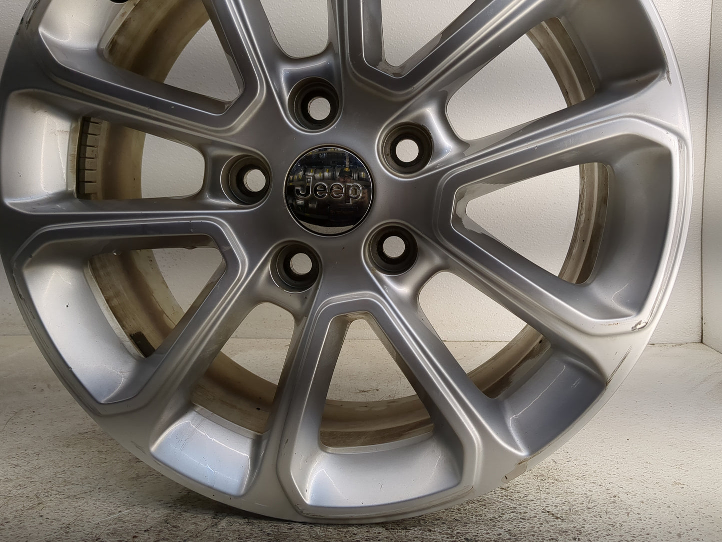 2014-2016 Jeep Grand Cherokee Oem Wheel Rim - Oemusedautoparts1.com
