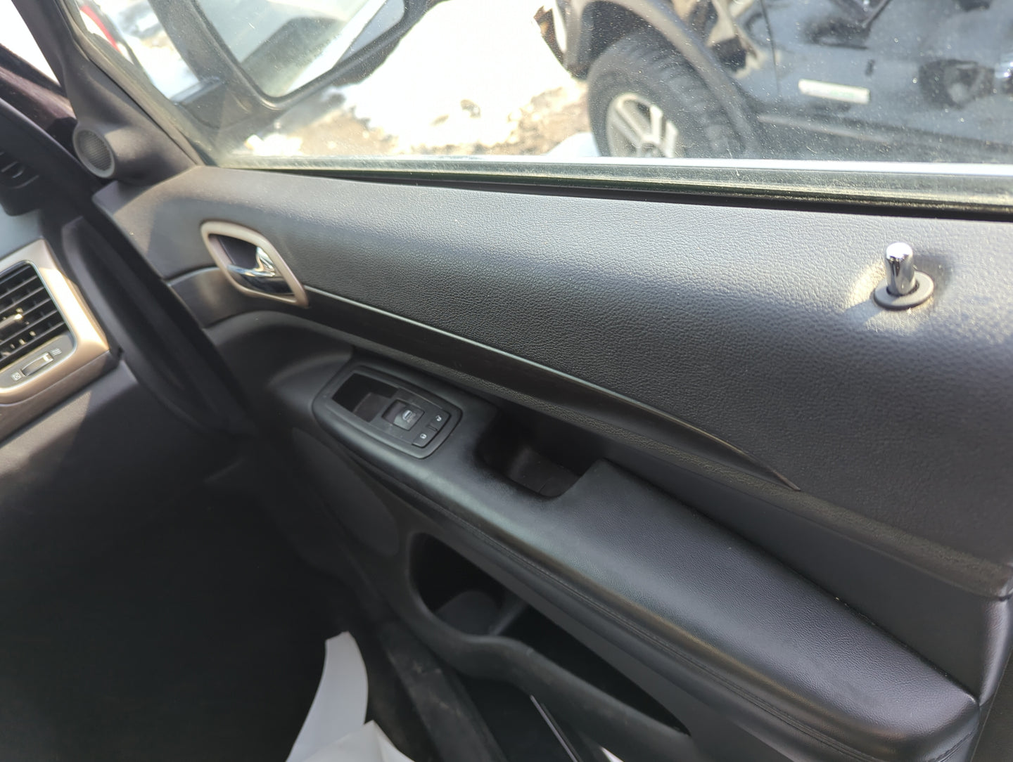 2015 Jeep Grand Cherokee Front Right Passenger Interior Door Panel Trim - Oemusedautoparts1.com
