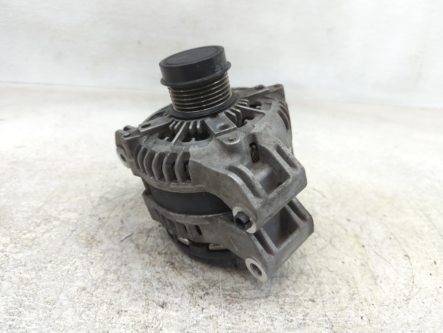 2011-2016 Jeep Grand Cherokee Alternator Replacement Generator Charging Assembly Engine OEM Fits OEM Used Auto Parts - Oemus
