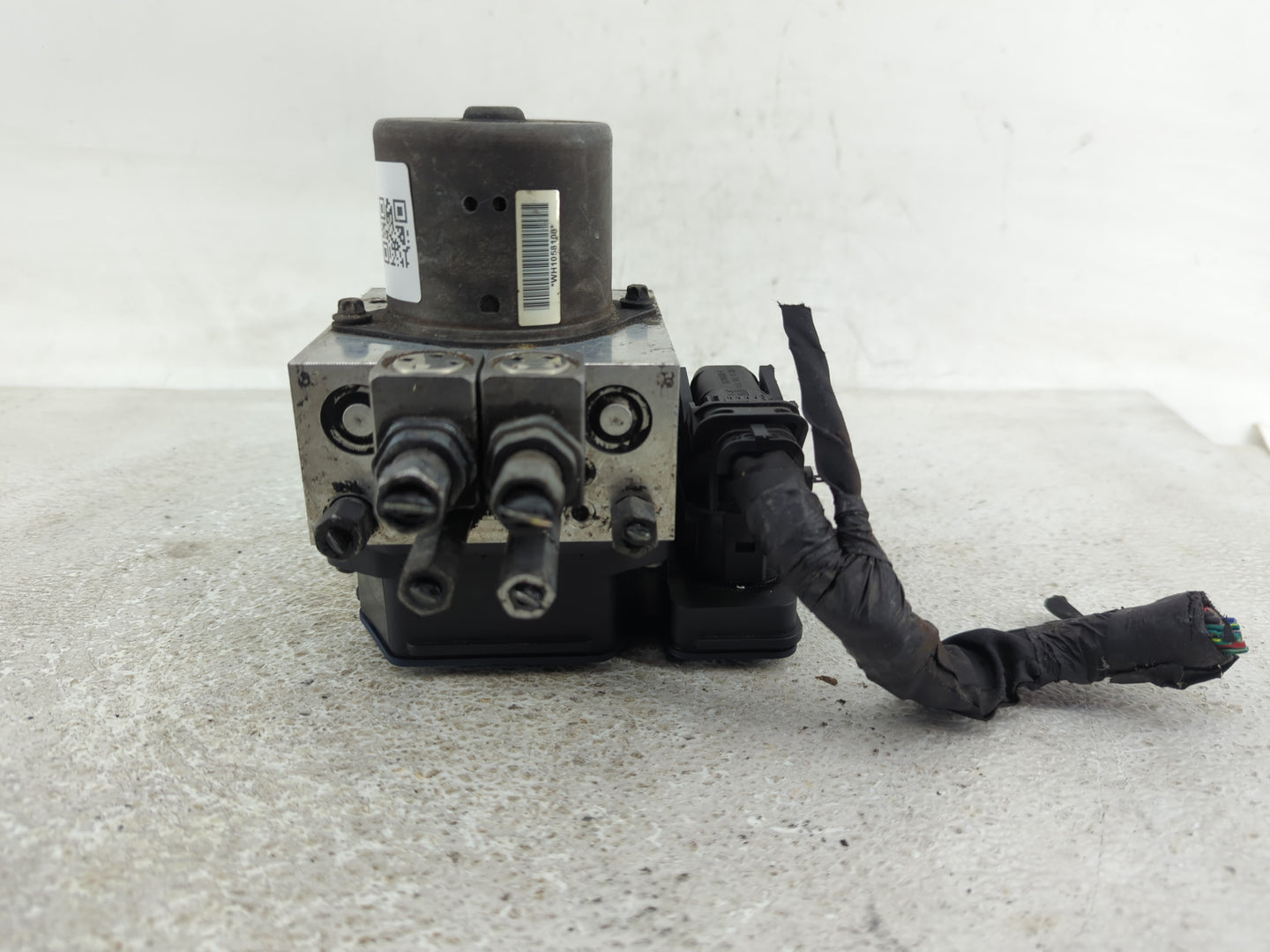 2015 Jeep Grand Cherokee ABS Pump Control Module Replacement P/N:68207920AF Fits OEM Used Auto Parts - Oemusedautoparts1.com