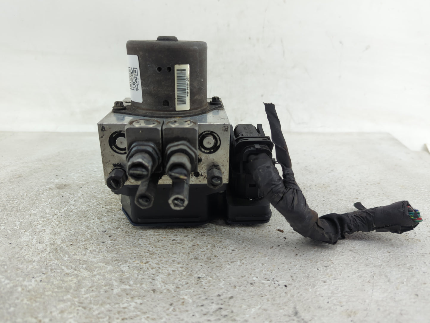 2015 Jeep Grand Cherokee ABS Pump Control Module Replacement P/N:68207920AF Fits OEM Used Auto Parts - Oemusedautoparts1.com