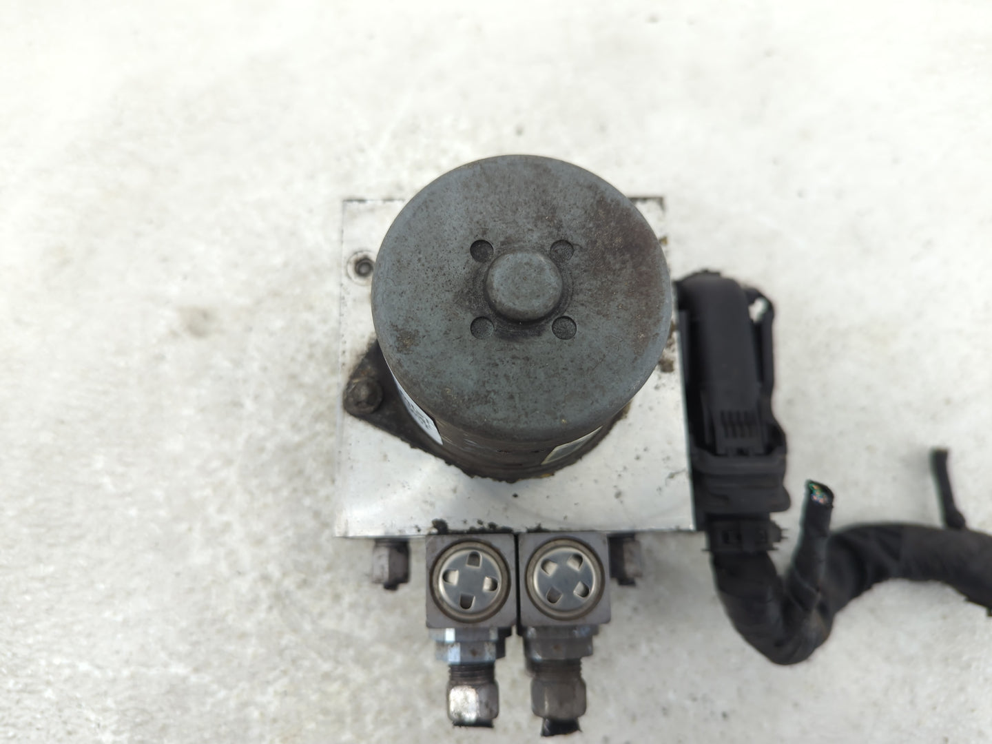 2015 Jeep Grand Cherokee ABS Pump Control Module Replacement P/N:68207920AF Fits OEM Used Auto Parts - Oemusedautoparts1.com