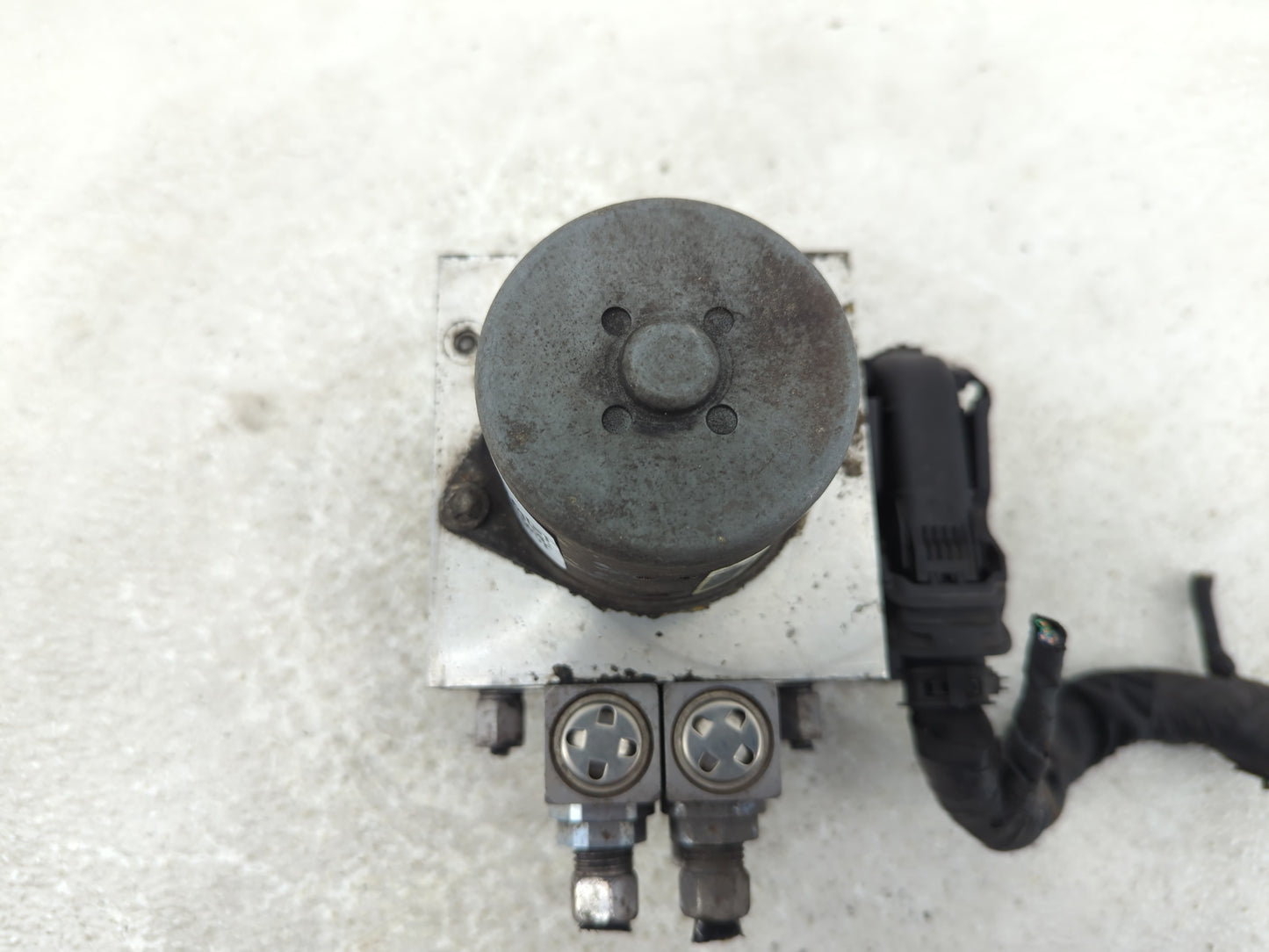 2015 Jeep Grand Cherokee ABS Pump Control Module Replacement P/N:68207920AF Fits OEM Used Auto Parts - Oemusedautoparts1.com