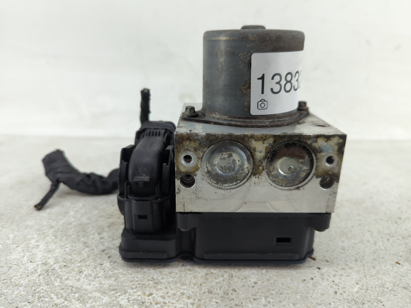 2015 Jeep Grand Cherokee ABS Pump Control Module Replacement P/N:68207920AF Fits OEM Used Auto Parts - Oemusedautoparts1.com