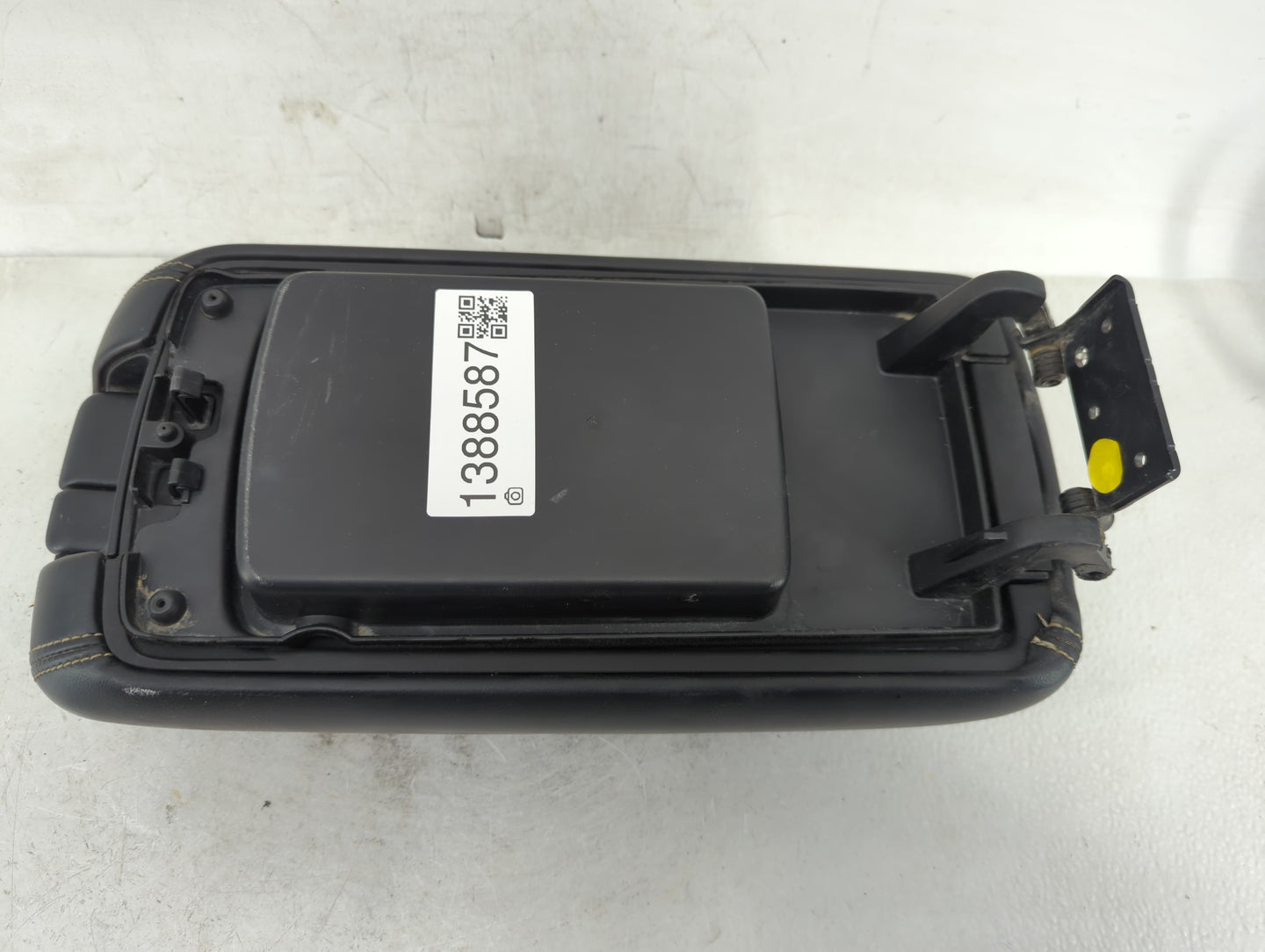 2015 Jeep Grand Cherokee Center Console Armrest Cover Lid Fits OEM Used Auto Parts - Oemusedautoparts1.com