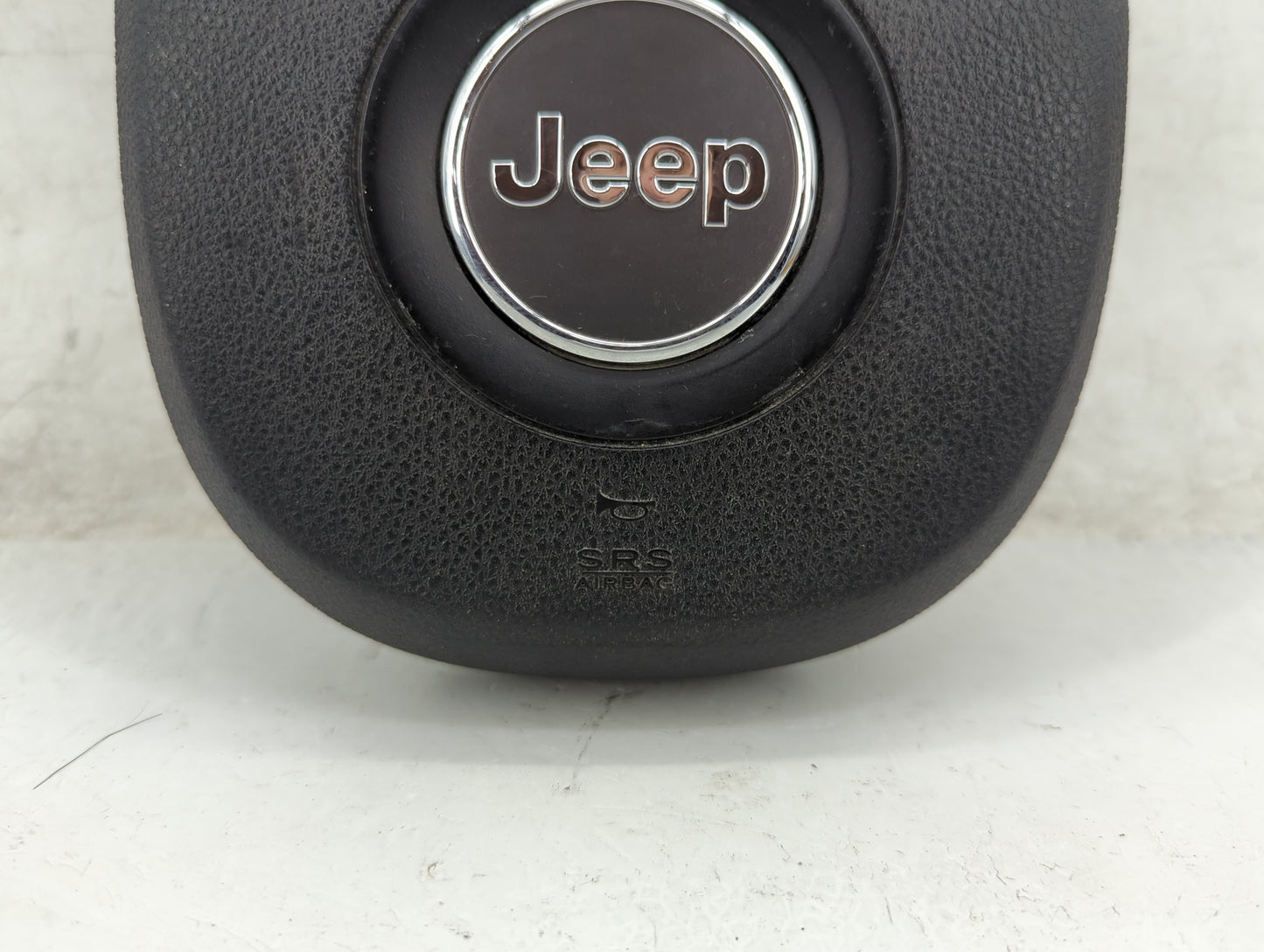2014-2015 Jeep Grand Cherokee Air Bag Driver Left Steering Wheel Mounted P/N:13393369 Fits Fits 2014 2015 OEM Used Auto Part