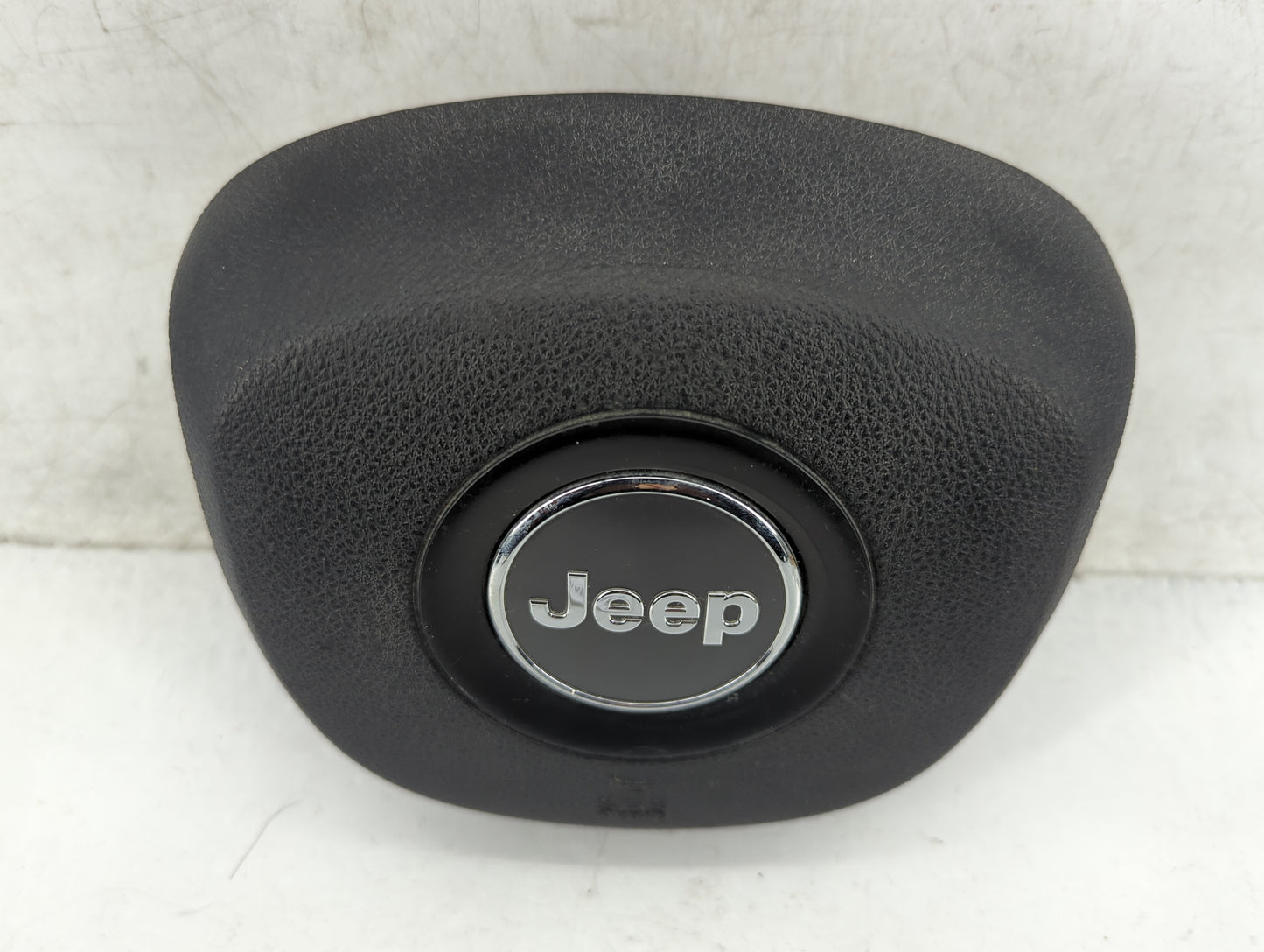 2014-2015 Jeep Grand Cherokee Air Bag Driver Left Steering Wheel Mounted P/N:13393369 Fits Fits 2014 2015 OEM Used Auto Part