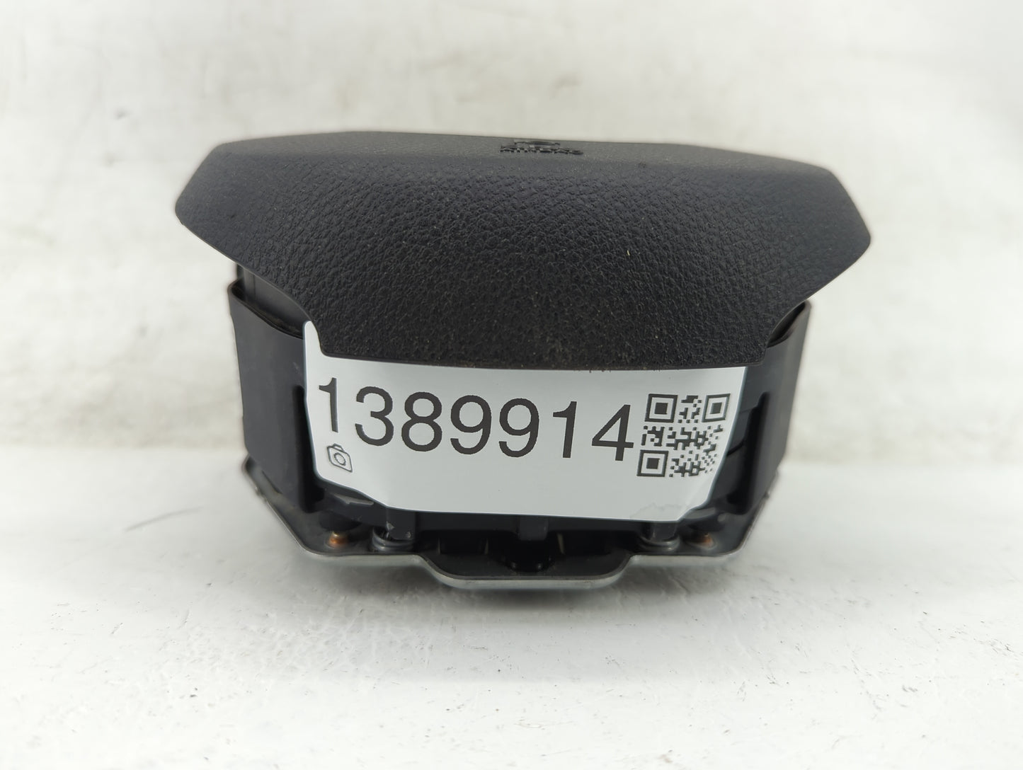 2014-2015 Jeep Grand Cherokee Air Bag Driver Left Steering Wheel Mounted P/N:13393369 Fits Fits 2014 2015 OEM Used Auto Part