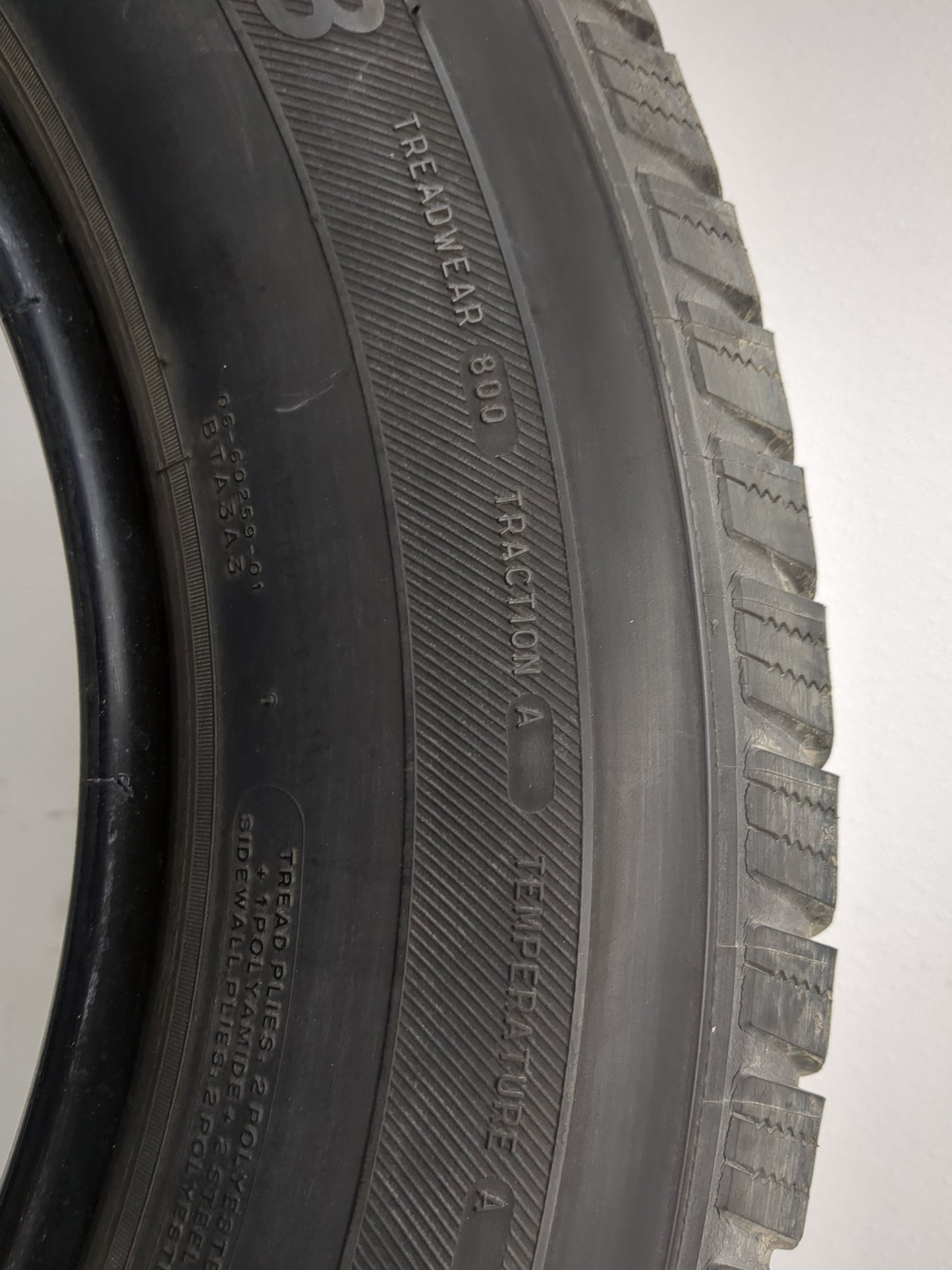 Used Tire 265/60R18 MICHELIN DEFENDER LTX M/S 110T - Tread Depth 8/32 - Oemusedautoparts1.com