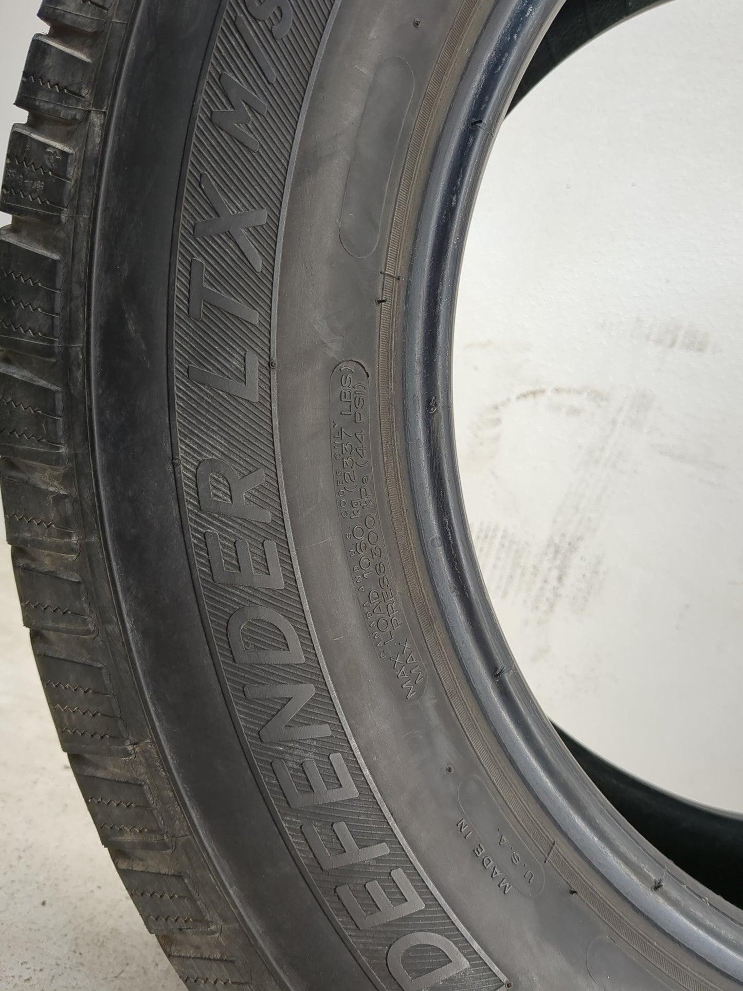 Used Tire 265/60R18 MICHELIN DEFENDER LTX M/S 110T - Tread Depth 8/32 - Oemusedautoparts1.com