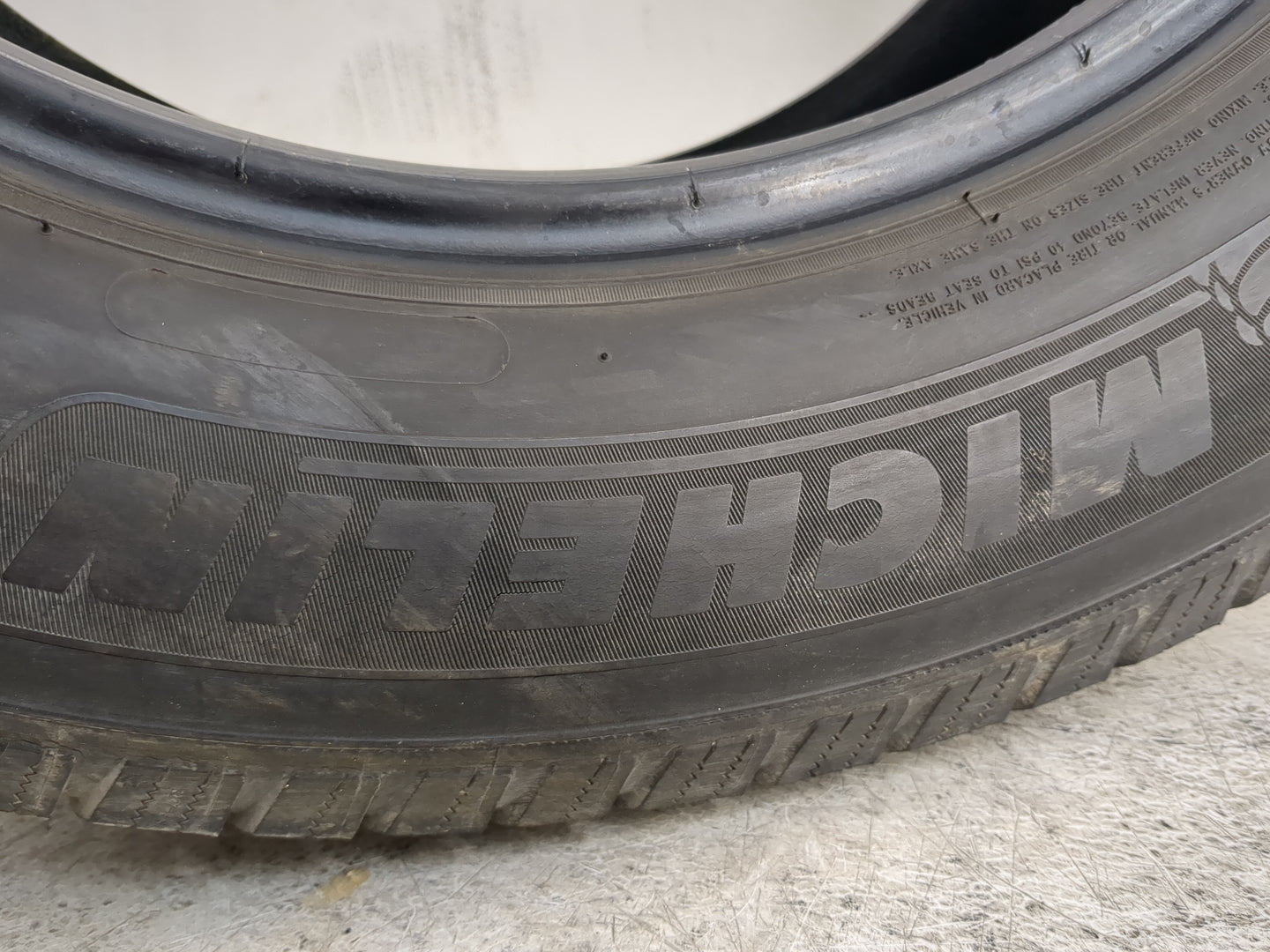 Used Tire 265/60R18 MICHELIN DEFENDER LTX M/S 110T - Tread Depth 8/32 - Oemusedautoparts1.com